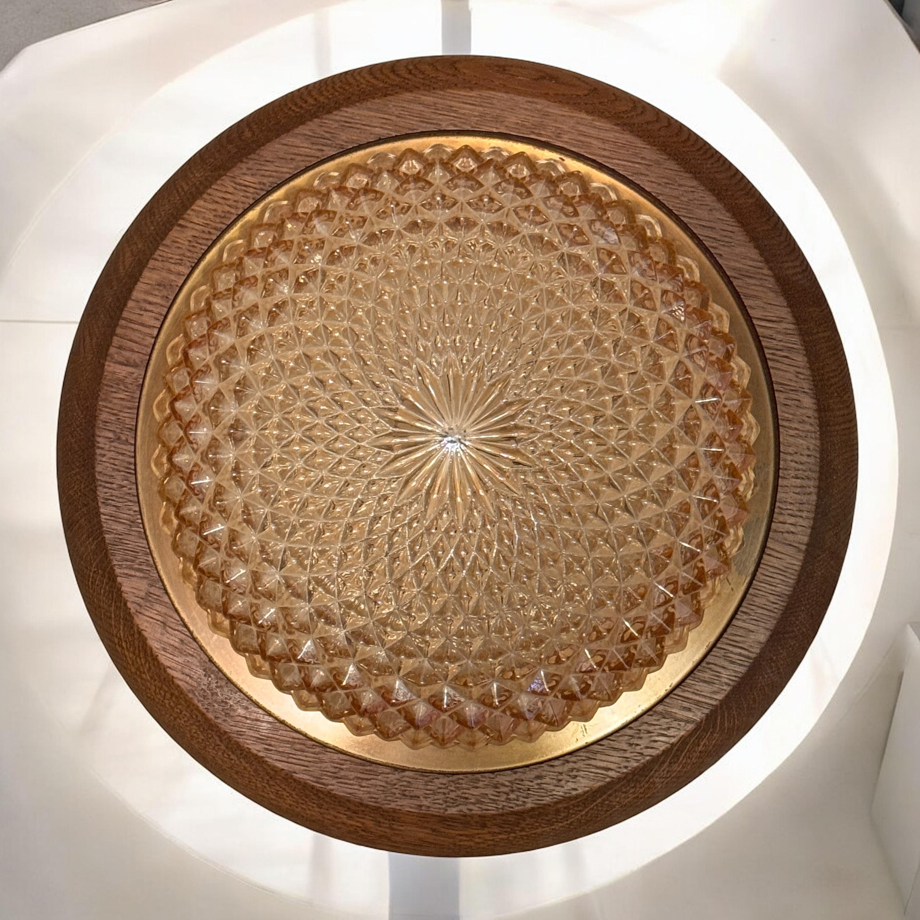 Superbe plafonnier en verre ambré et en Wood Flush Mount, années 1970 Massive Lighting en vente 3