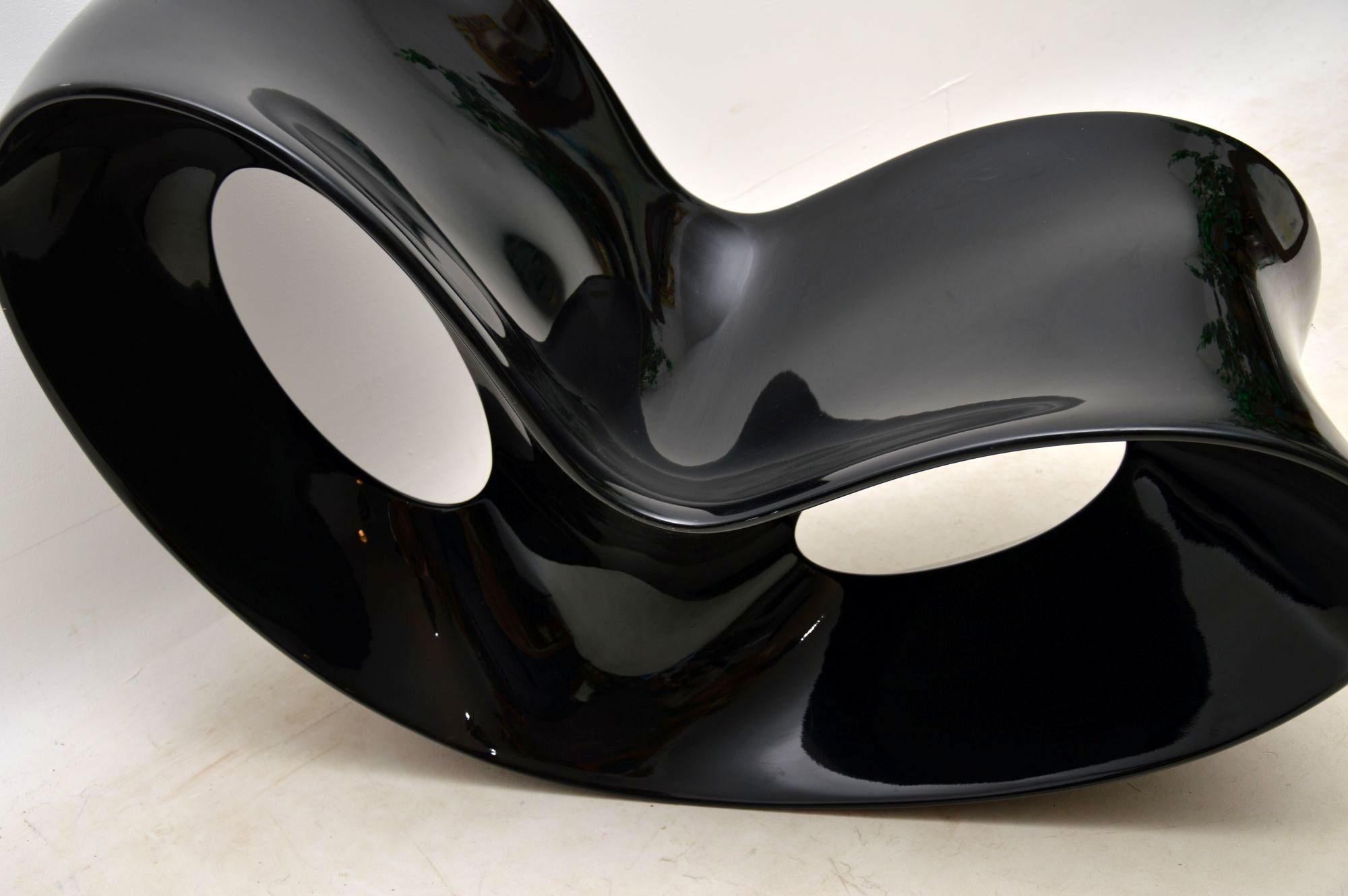 Stunning and Iconic Design, This Is the ‘Voido’ Rocking Chair in a Black Glos 6