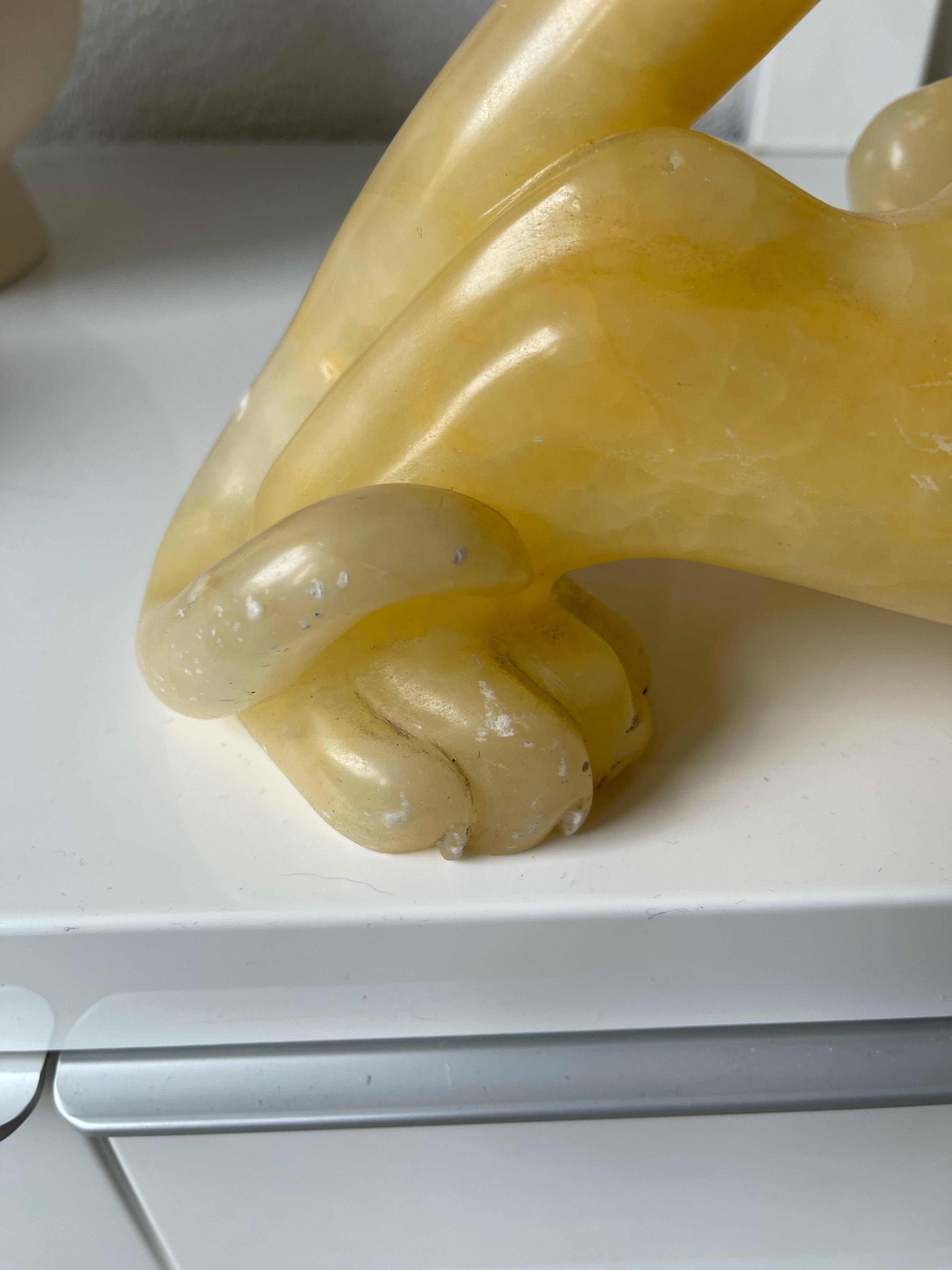 Atemberaubende und große italienische handgeschnitzte Tiger-Skulptur aus Alabaster / Mineralstein aus Alabaster im Angebot 4