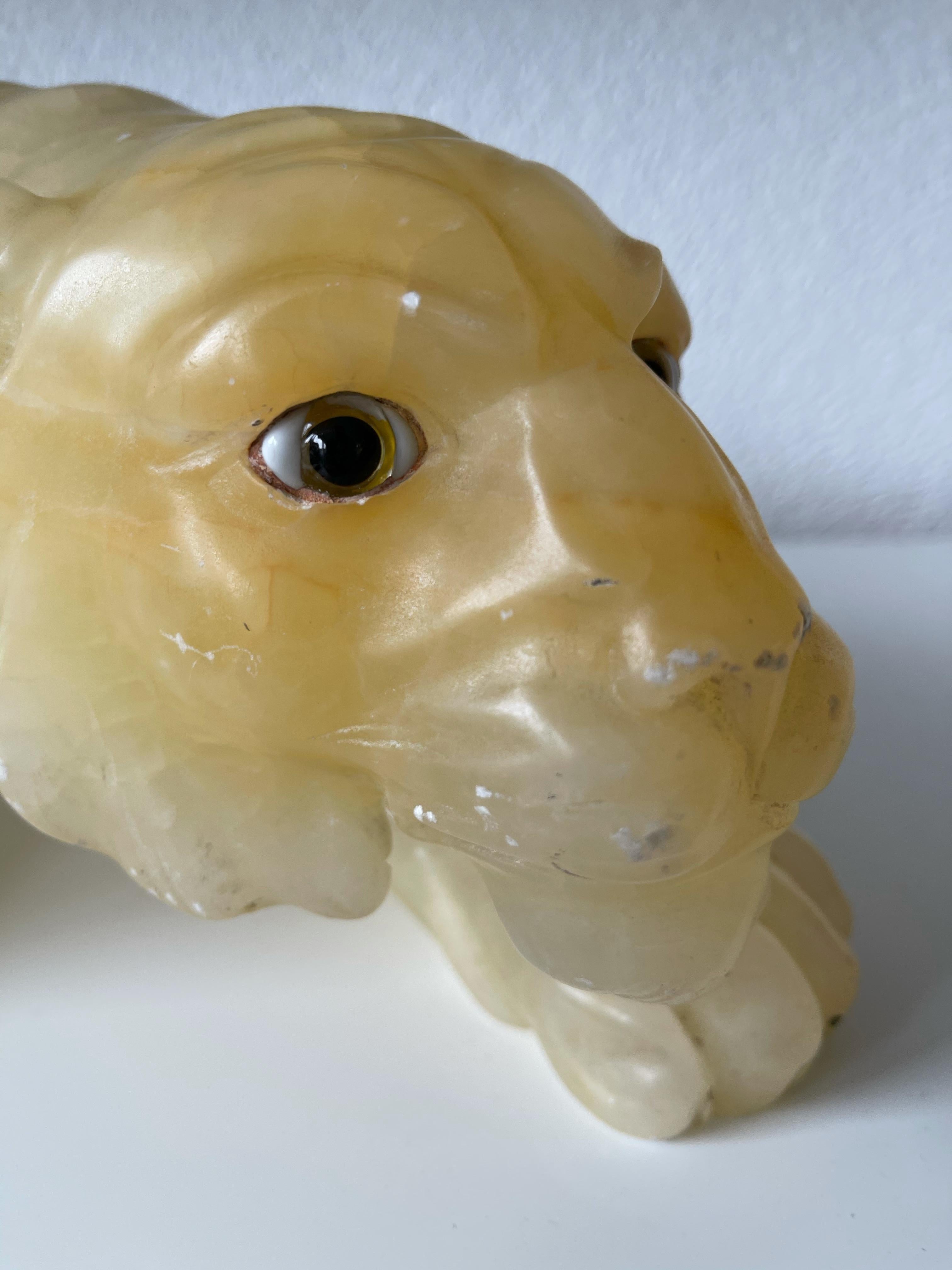 Atemberaubende und große italienische handgeschnitzte Tiger-Skulptur aus Alabaster / Mineralstein aus Alabaster im Angebot 8