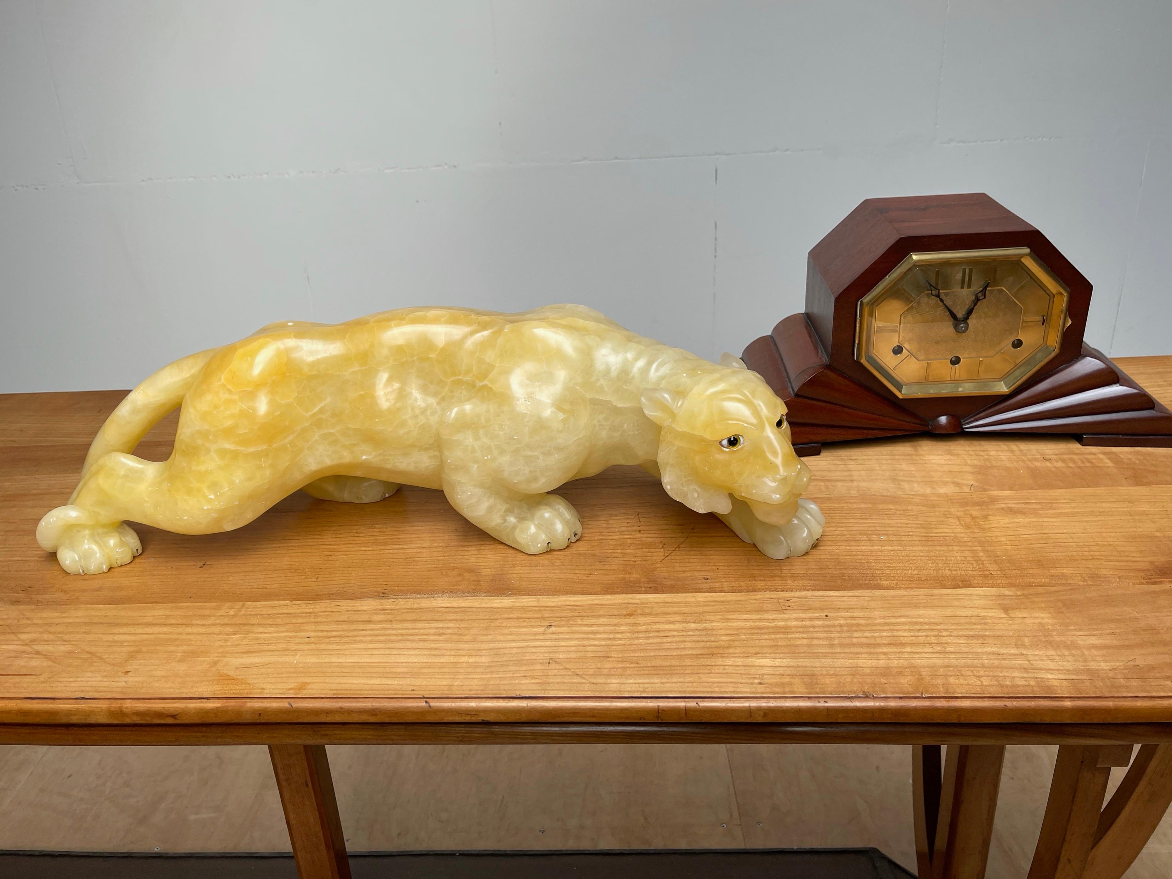 Atemberaubende und große italienische handgeschnitzte Tiger-Skulptur aus Alabaster / Mineralstein aus Alabaster im Angebot 12