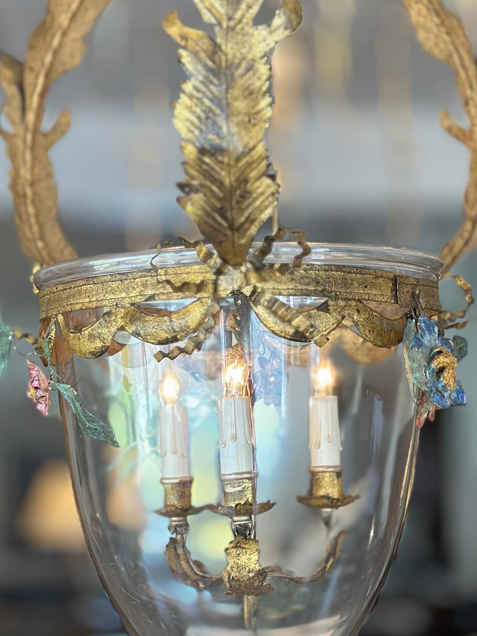Appliqué Splendida e graziosa lanterna a uragano in vetro italiano del XIX secolo in vendita
