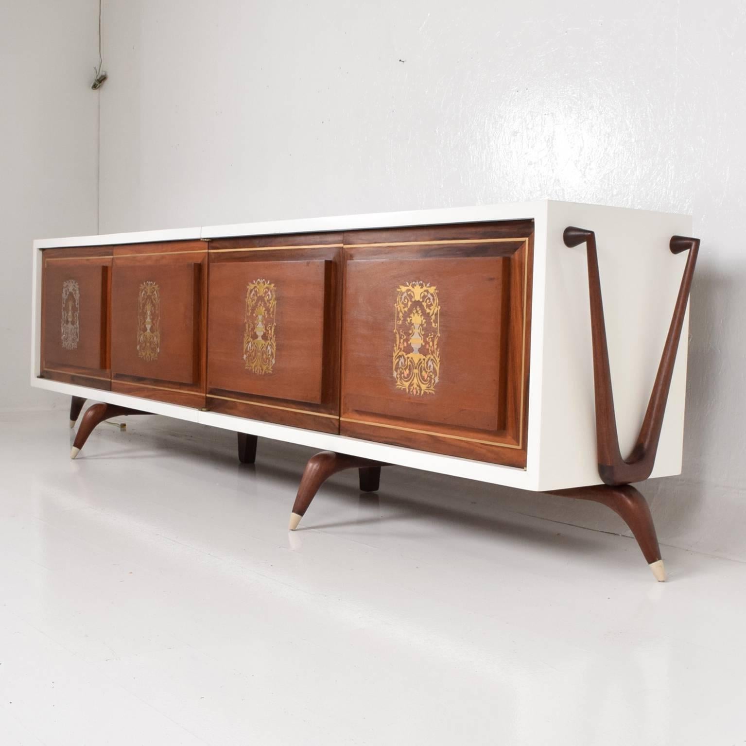 For your consideration, a stunning monumental custom made sculptural credenza.
Mexican mahogany, lacquer, goatskin parchment and brass copper and aluminium inlay.
Measures: 130