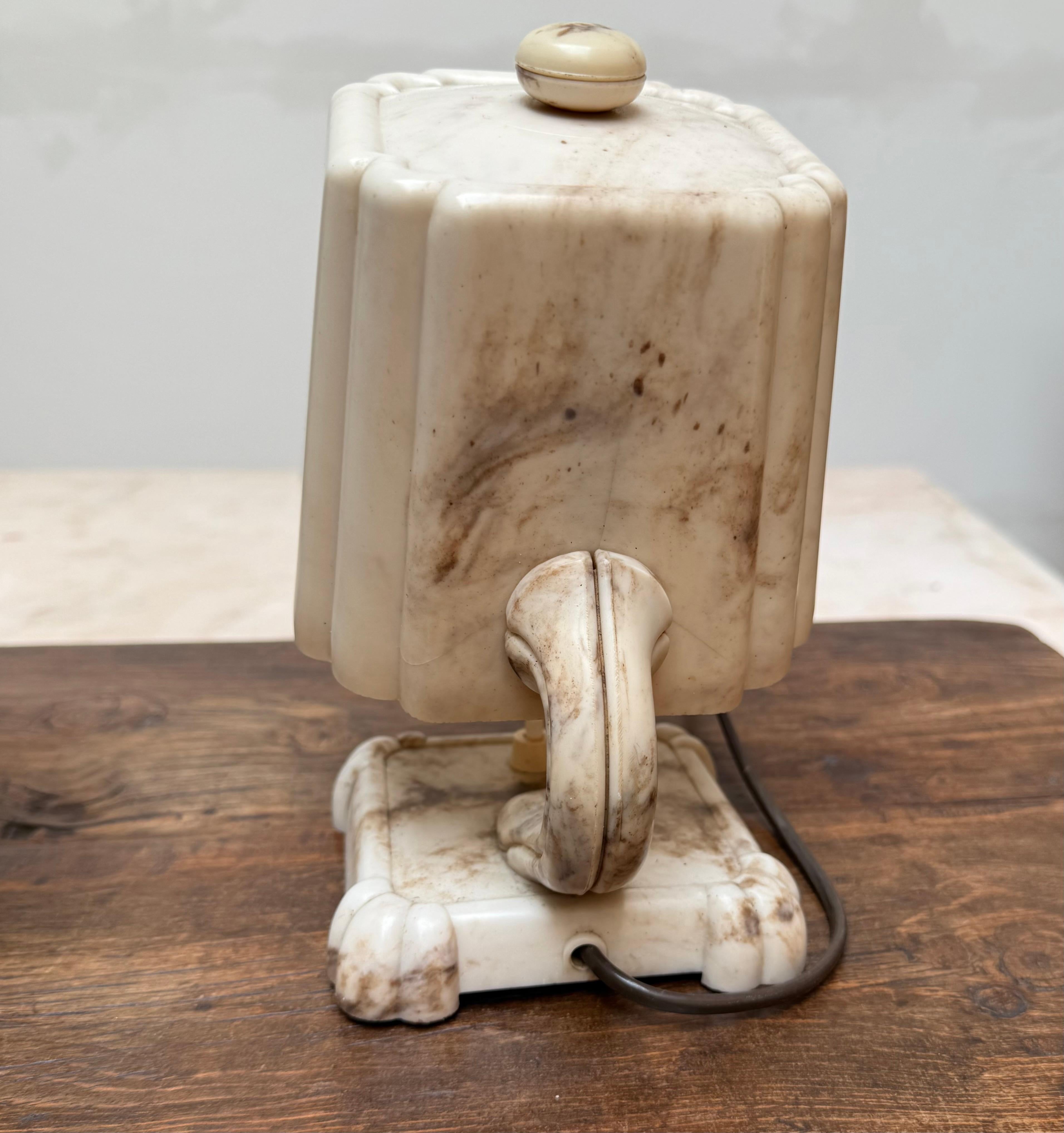 Stunning and Rare Pair of 1930s Art Deco Table or Bedside Lamps Made of Bakelite im Angebot 6