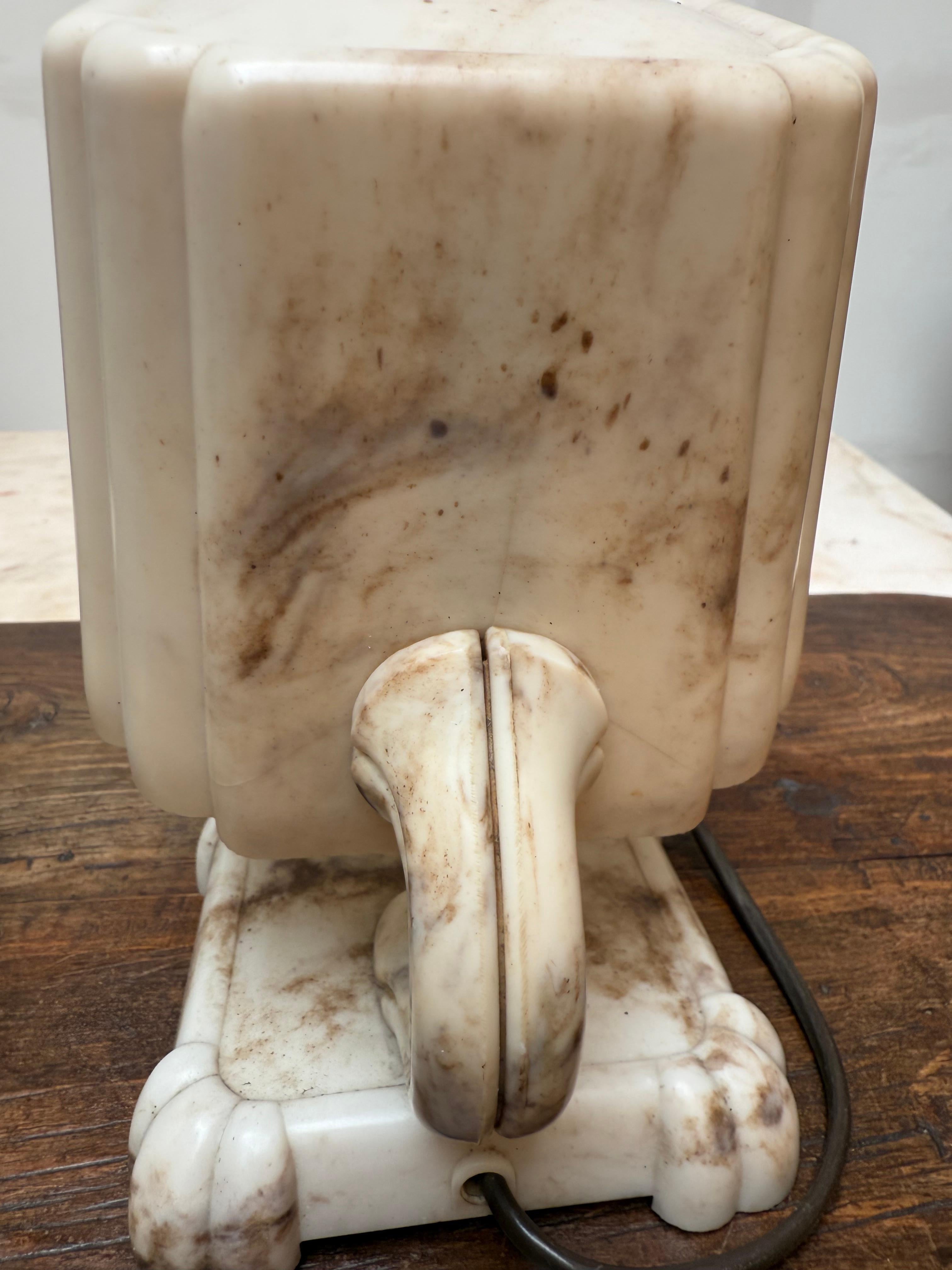 Stunning and Rare Pair of 1930s Art Deco Table or Bedside Lamps Made of Bakelite im Angebot 7
