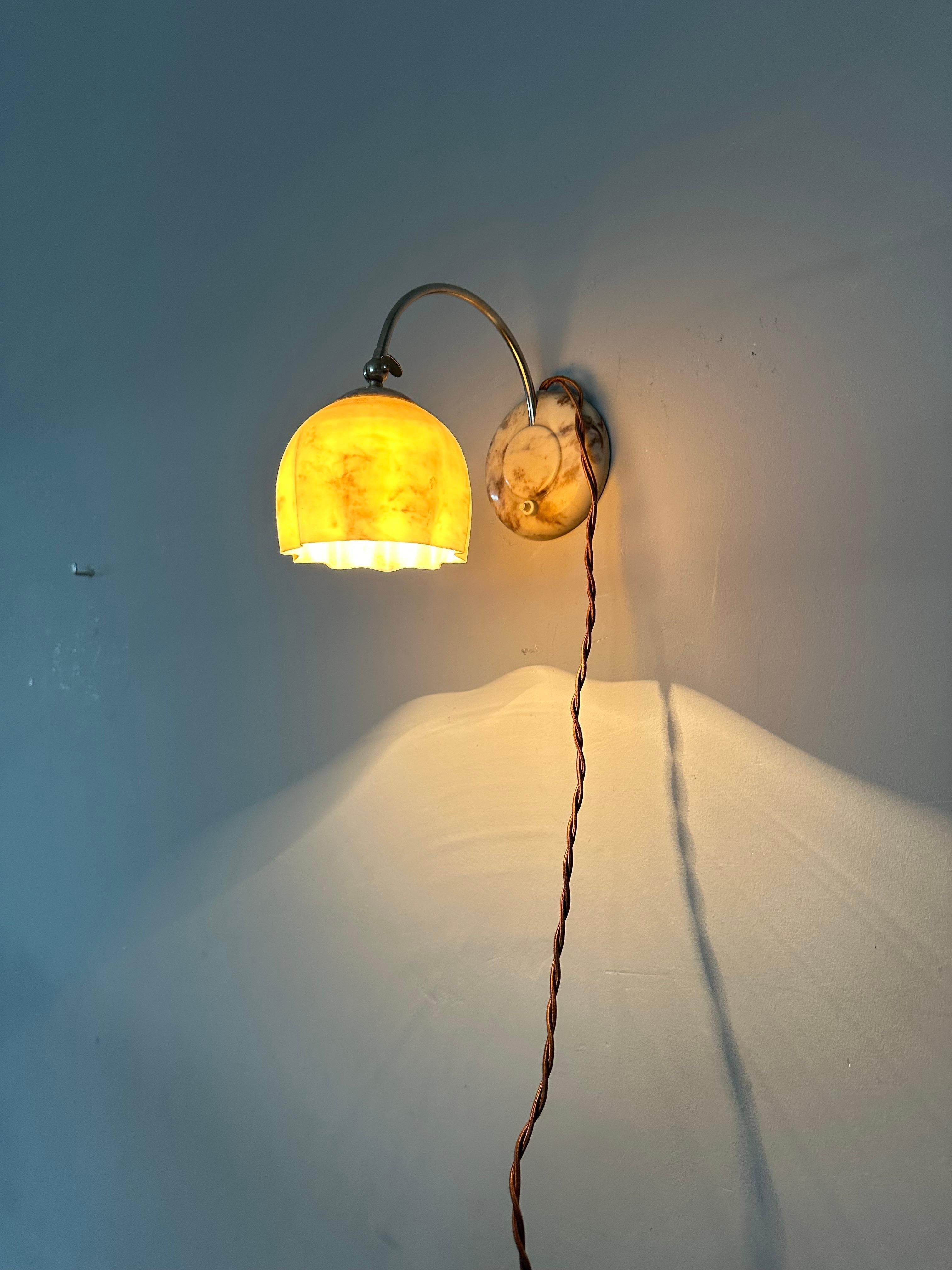 Atemberaubendes und seltenes Paar Art Deco Tisch- oder Nachttischlampen aus Bakelit aus den 1930er Jahren im Angebot 8
