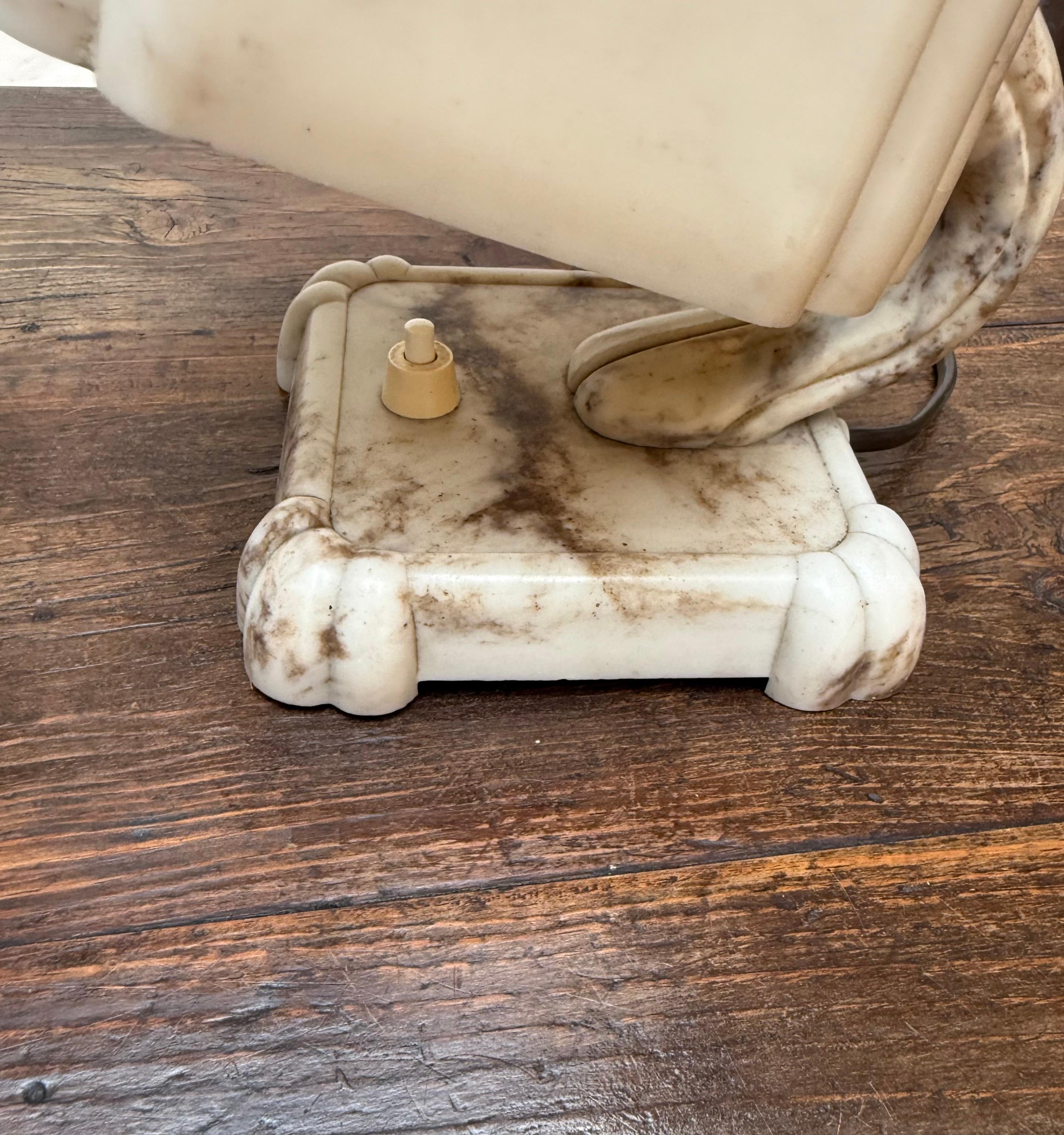 Stunning and Rare Pair of 1930s Art Deco Table or Bedside Lamps Made of Bakelite im Angebot 8