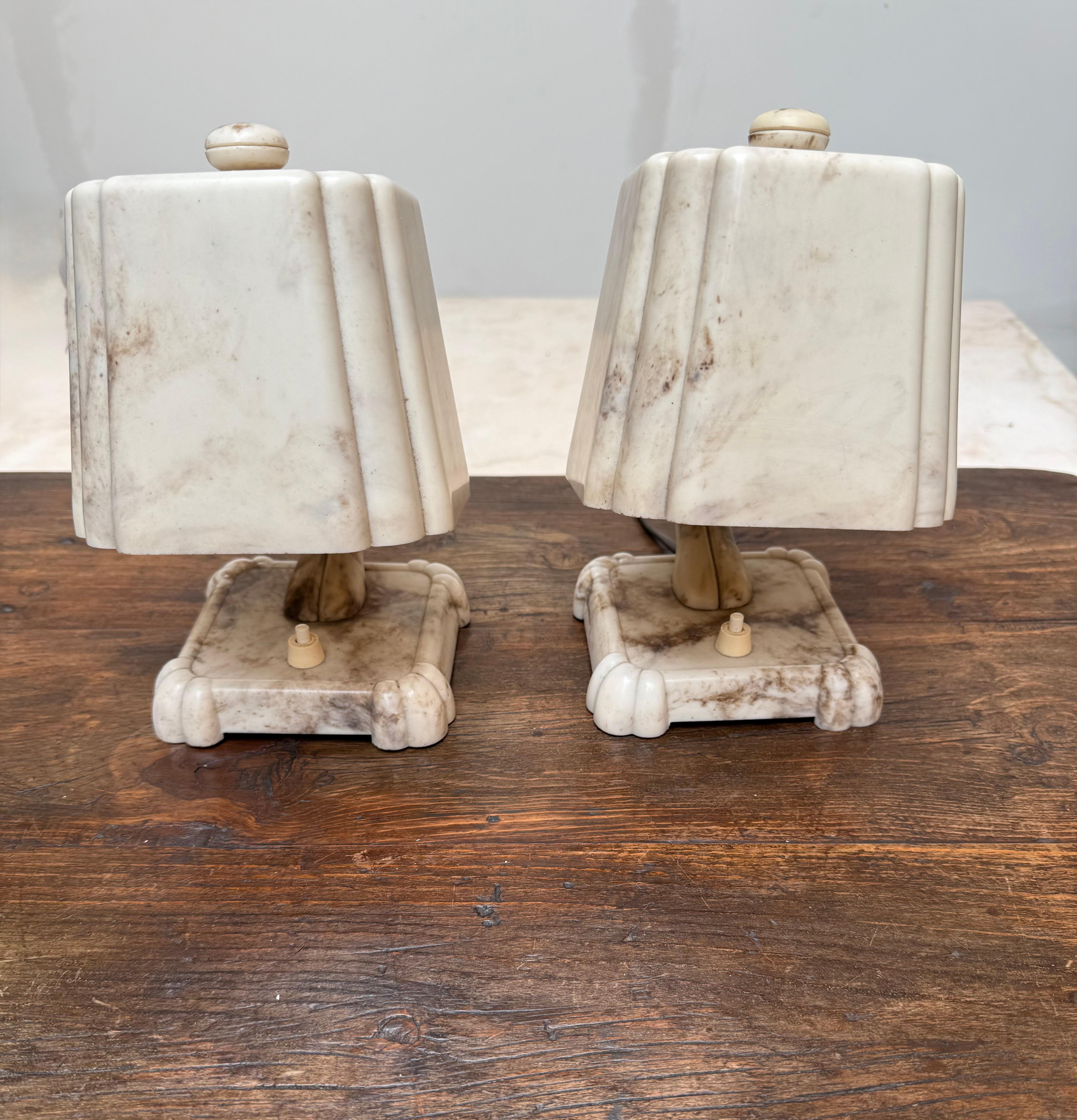 Stunning and Rare Pair of 1930s Art Deco Table or Bedside Lamps Made of Bakelite im Angebot 11