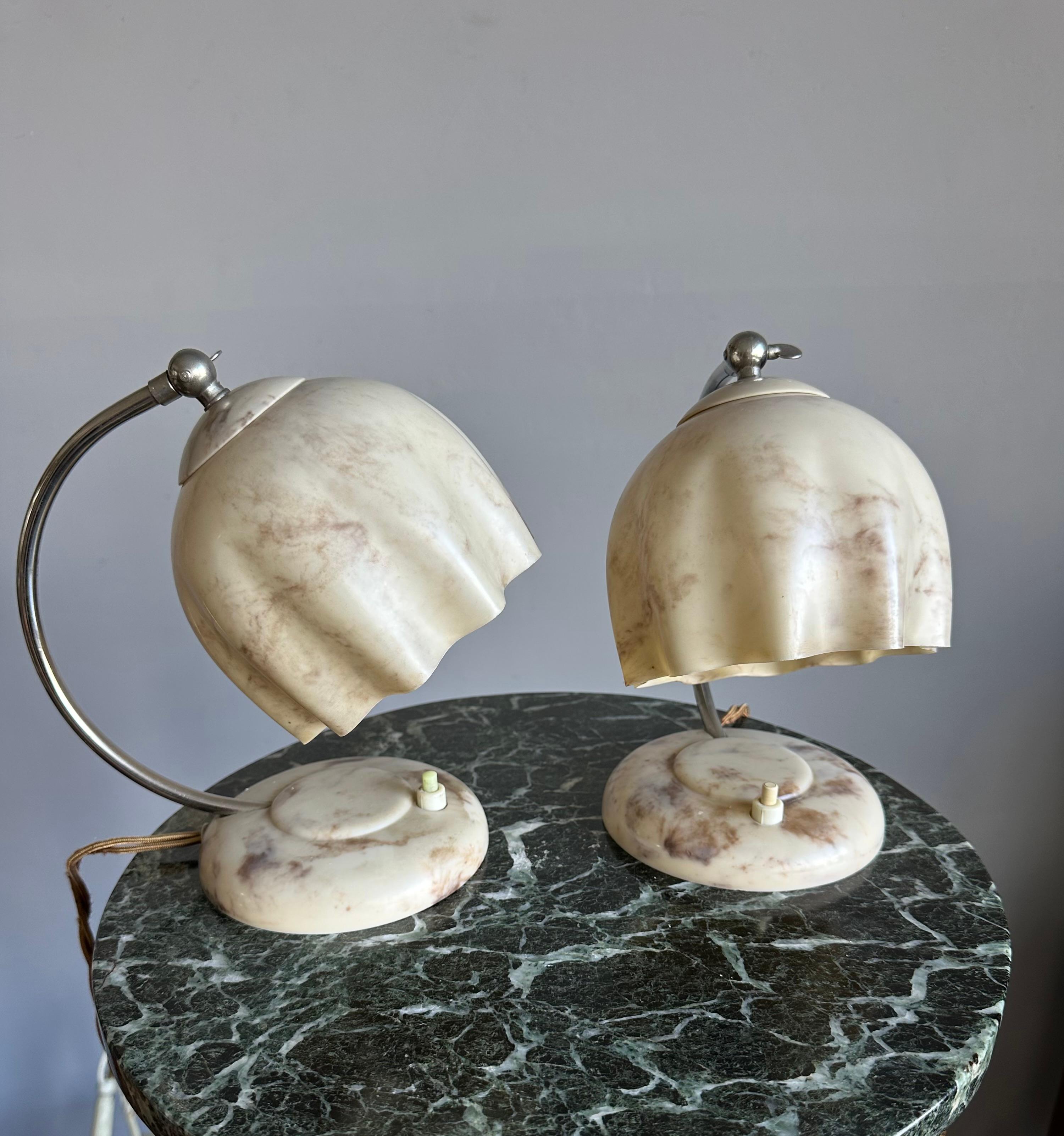 Atemberaubendes und seltenes Paar Art Deco Tisch- oder Nachttischlampen aus Bakelit aus den 1930er Jahren (Art déco) im Angebot