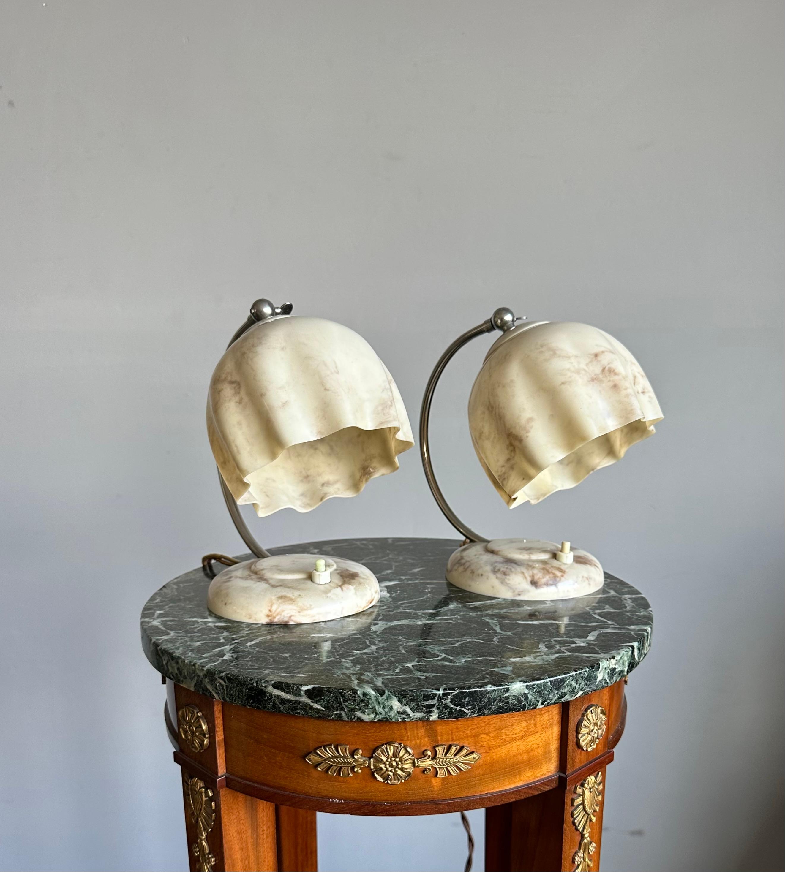 Atemberaubendes und seltenes Paar Art Deco Tisch- oder Nachttischlampen aus Bakelit aus den 1930er Jahren (Europäisch) im Angebot