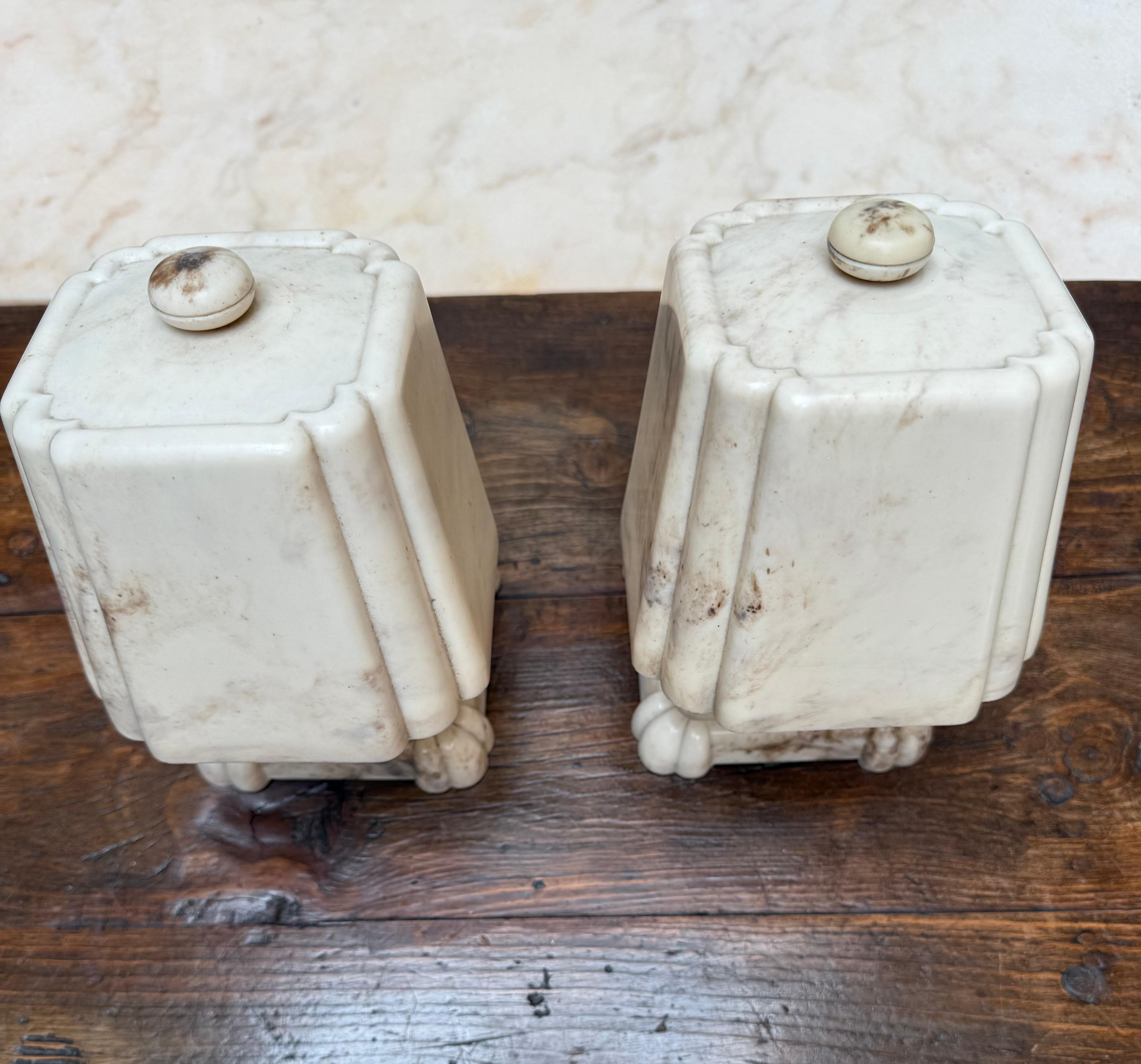 Stunning and Rare Pair of 1930s Art Deco Table or Bedside Lamps Made of Bakelite (Handgefertigt) im Angebot