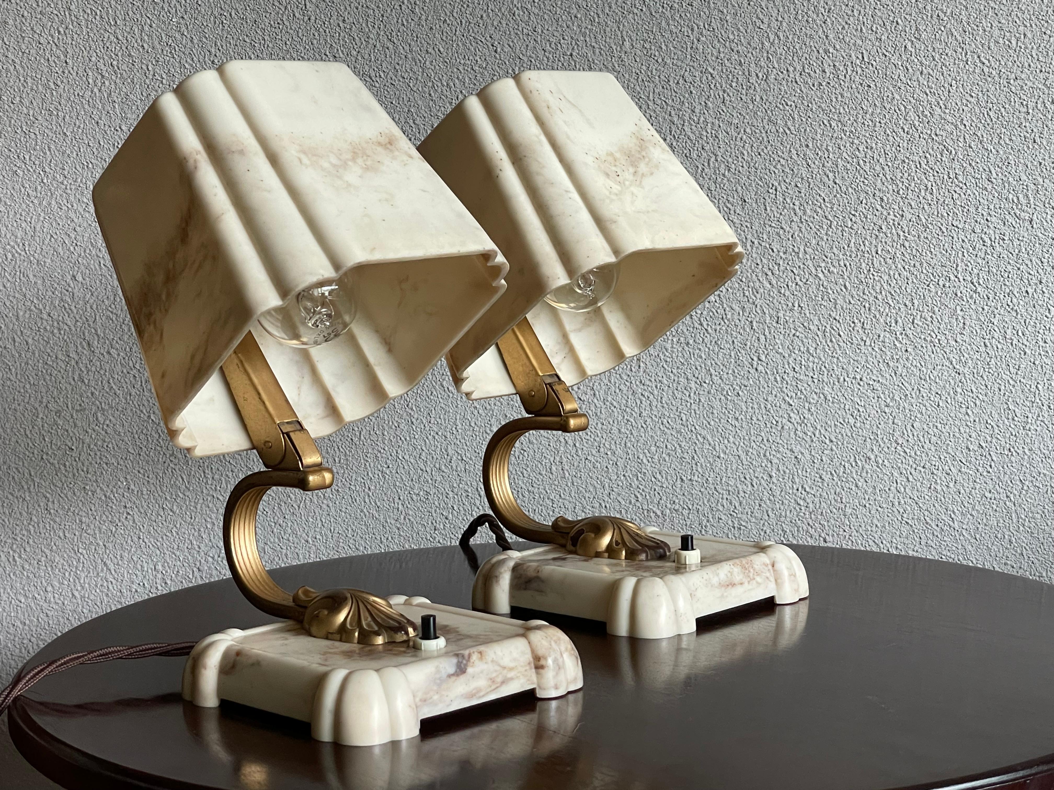 Stunning and Rare Pair of 1930s Art Deco Table or Bedside Lamps Made of Bakelite In Excellent Condition In Lisse, NL