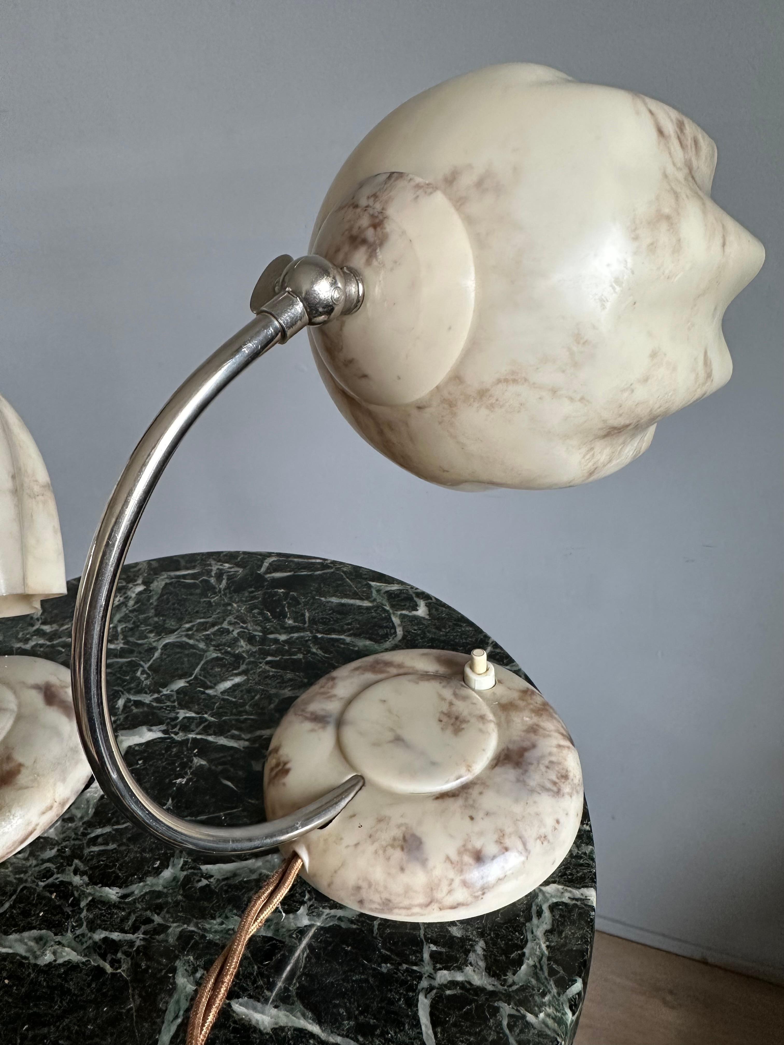 Atemberaubendes und seltenes Paar Art Deco Tisch- oder Nachttischlampen aus Bakelit aus den 1930er Jahren im Zustand „Gut“ im Angebot in Lisse, NL