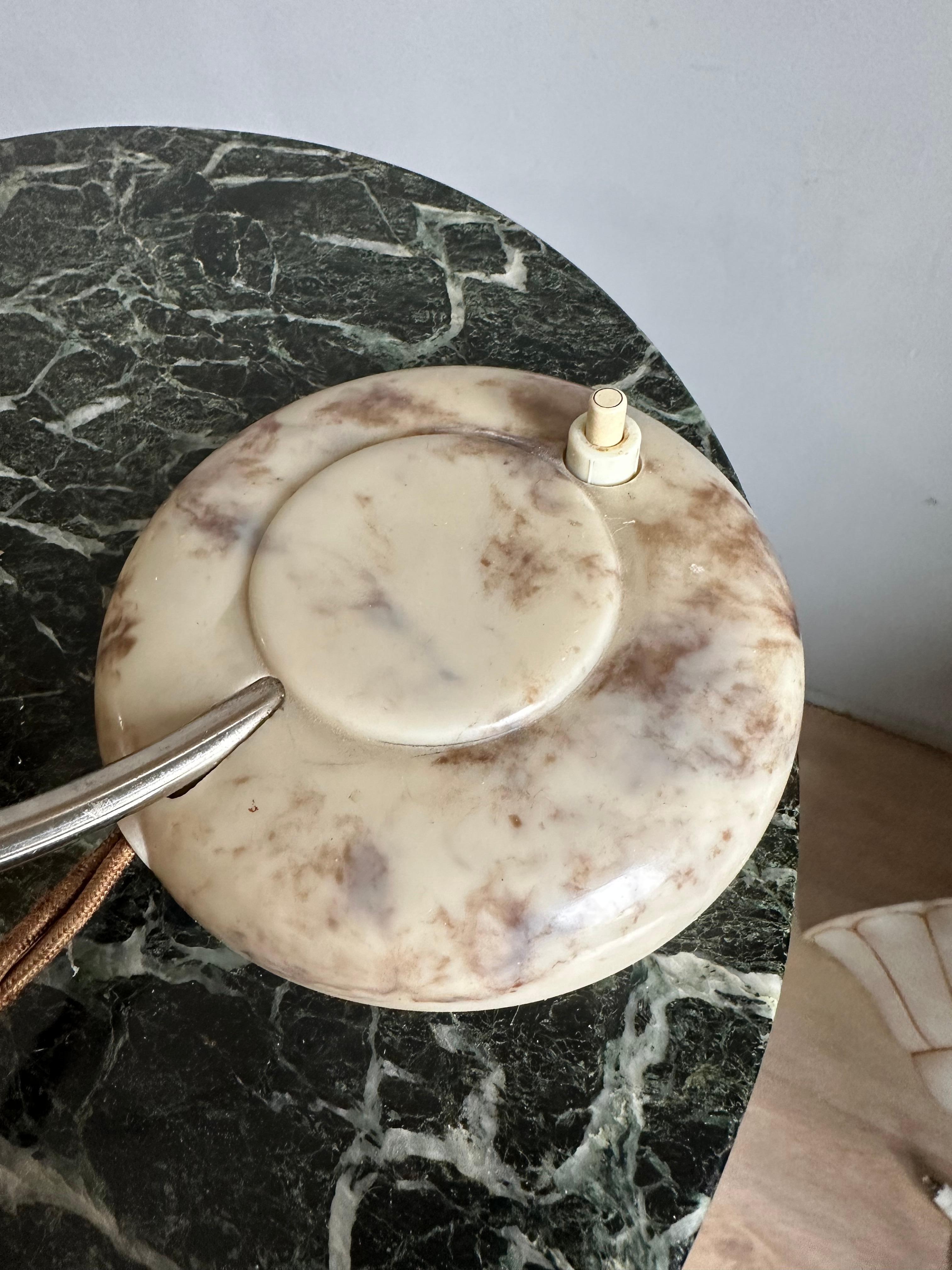 Atemberaubendes und seltenes Paar Art Deco Tisch- oder Nachttischlampen aus Bakelit aus den 1930er Jahren (20. Jahrhundert) im Angebot