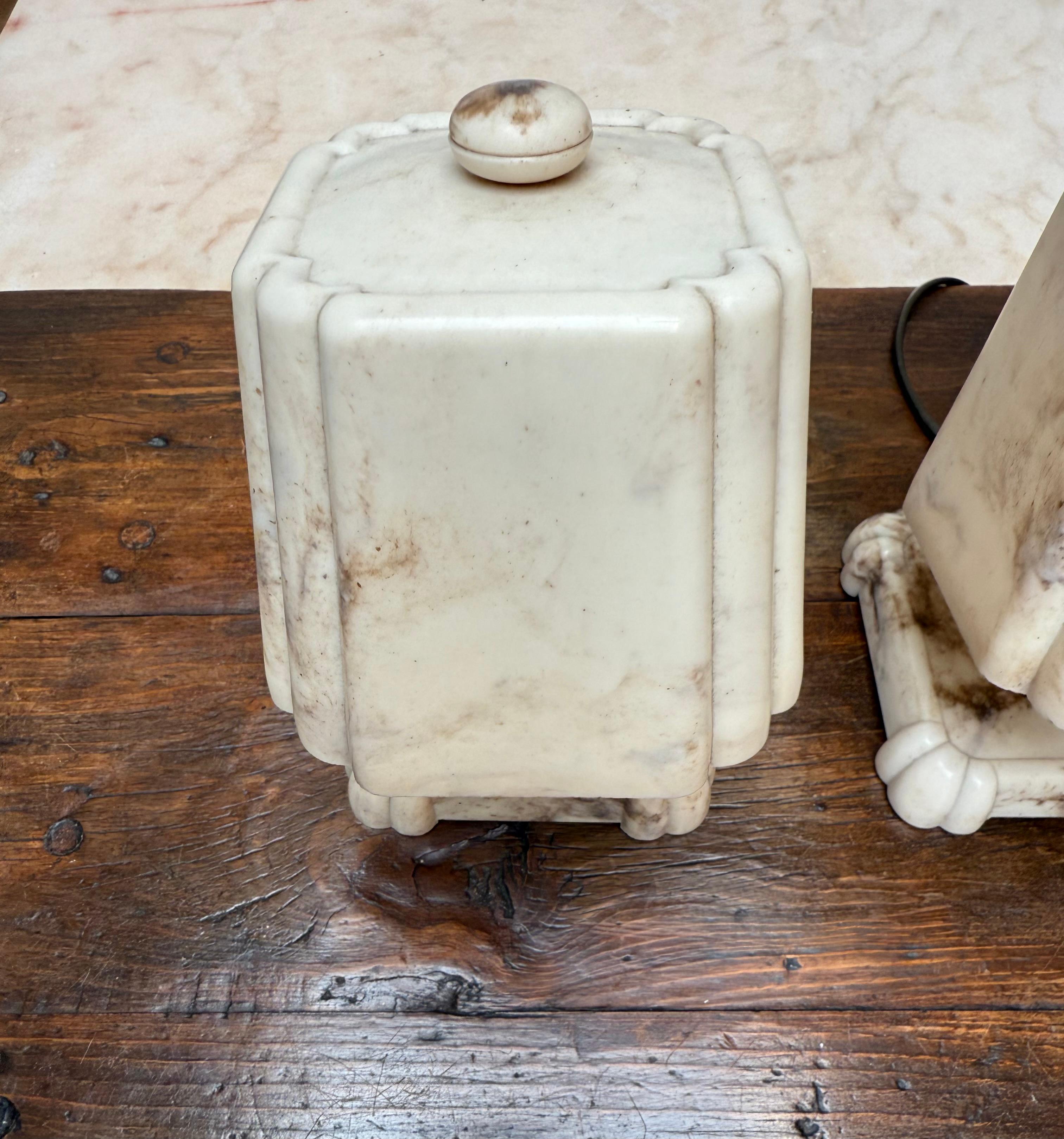 Stunning and Rare Pair of 1930s Art Deco Table or Bedside Lamps Made of Bakelite (Metall) im Angebot