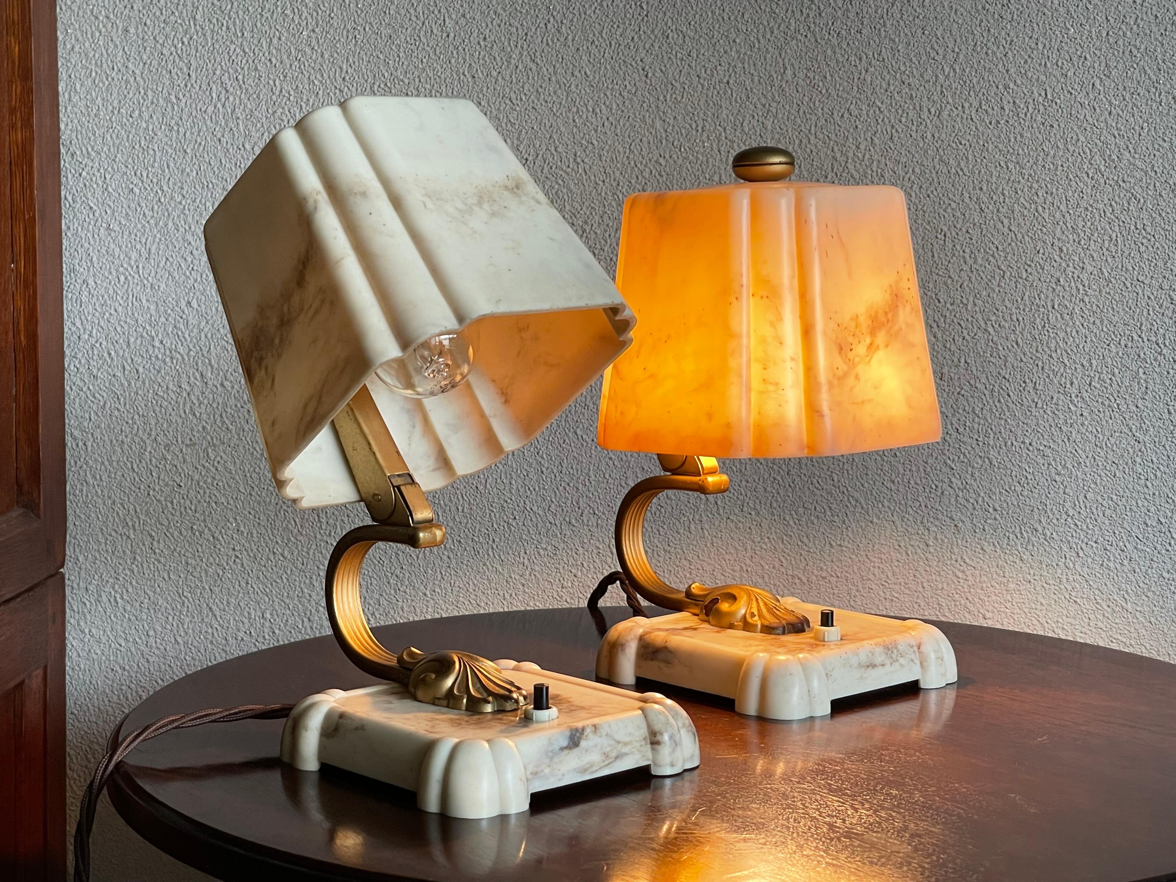 Stunning and Rare Pair of 1930s Art Deco Table or Bedside Lamps Made of Bakelite 2