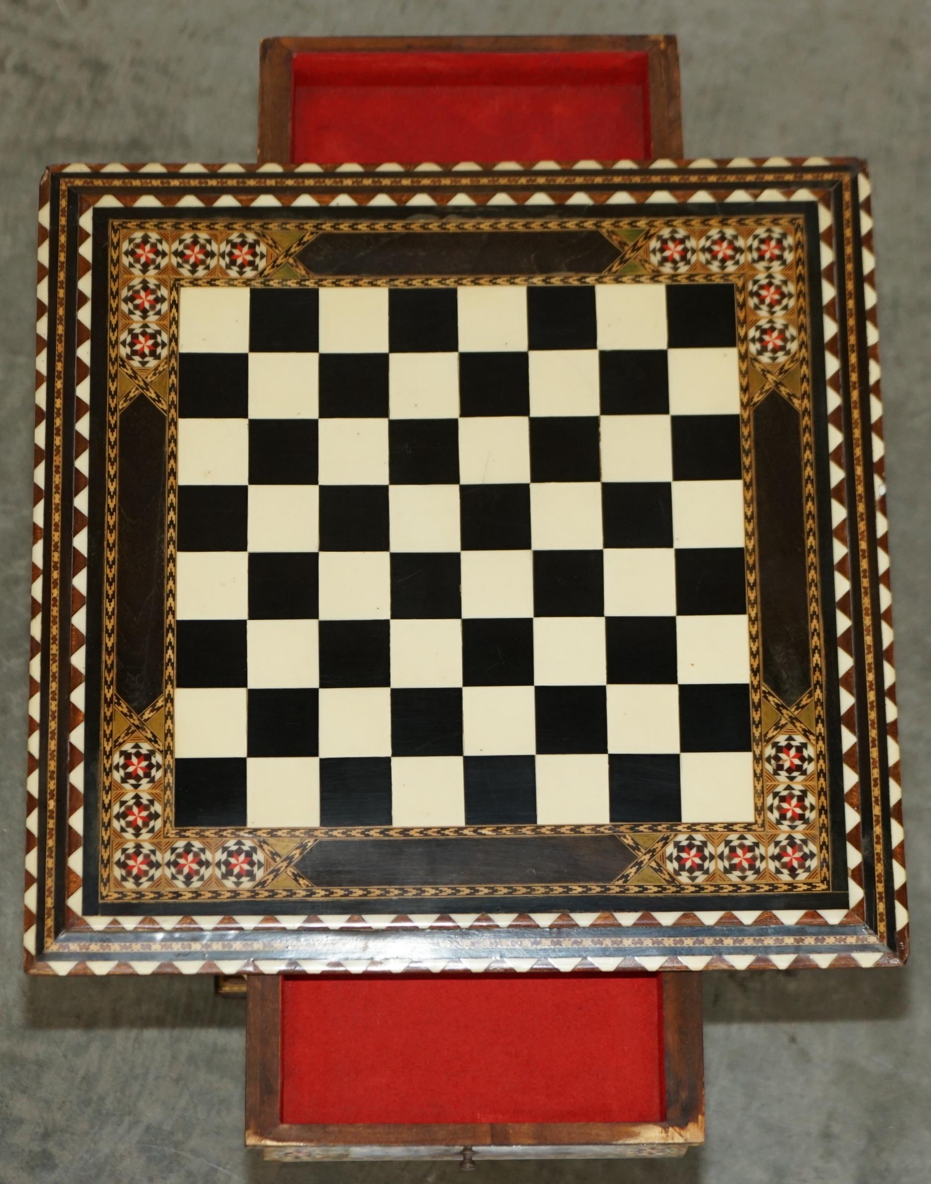 Stunning Antique Anglo Indian circa 1920 Chess Board Games Table Twin Drawers For Sale 5