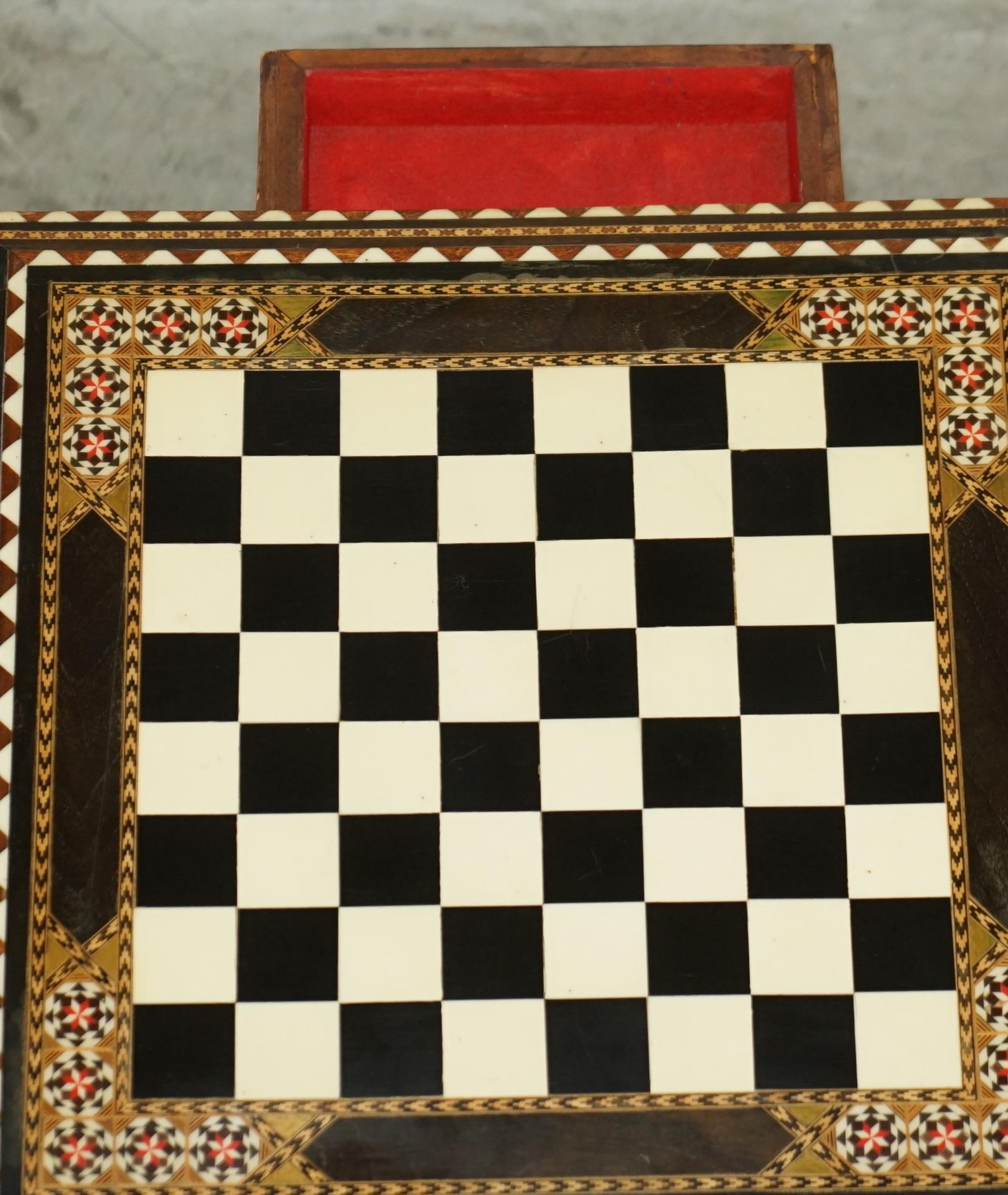 Superbe table de jeu d'échecs anglo-indienne ancienne à deux tiroirs, datant d'environ 1920 en vente 7