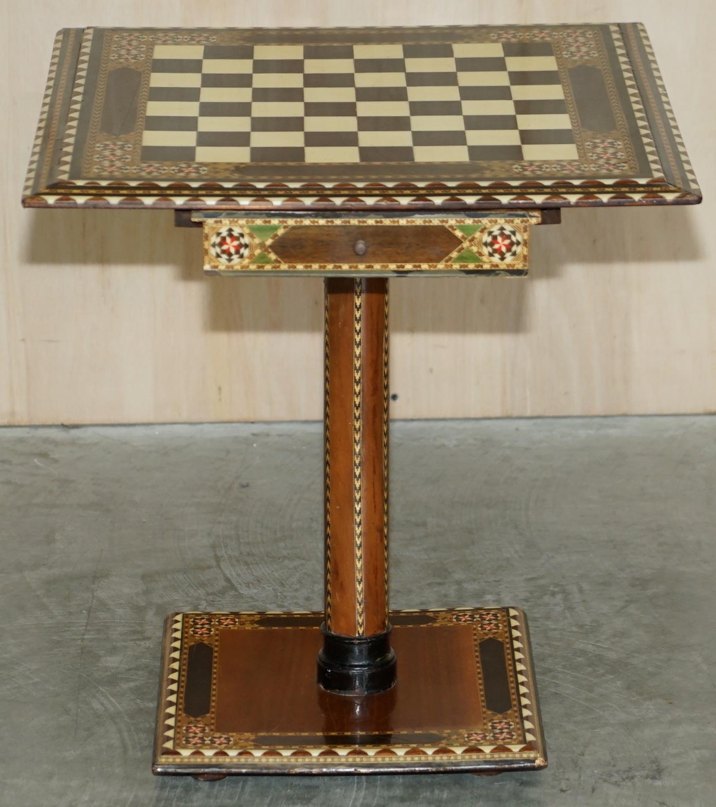 chess table stand