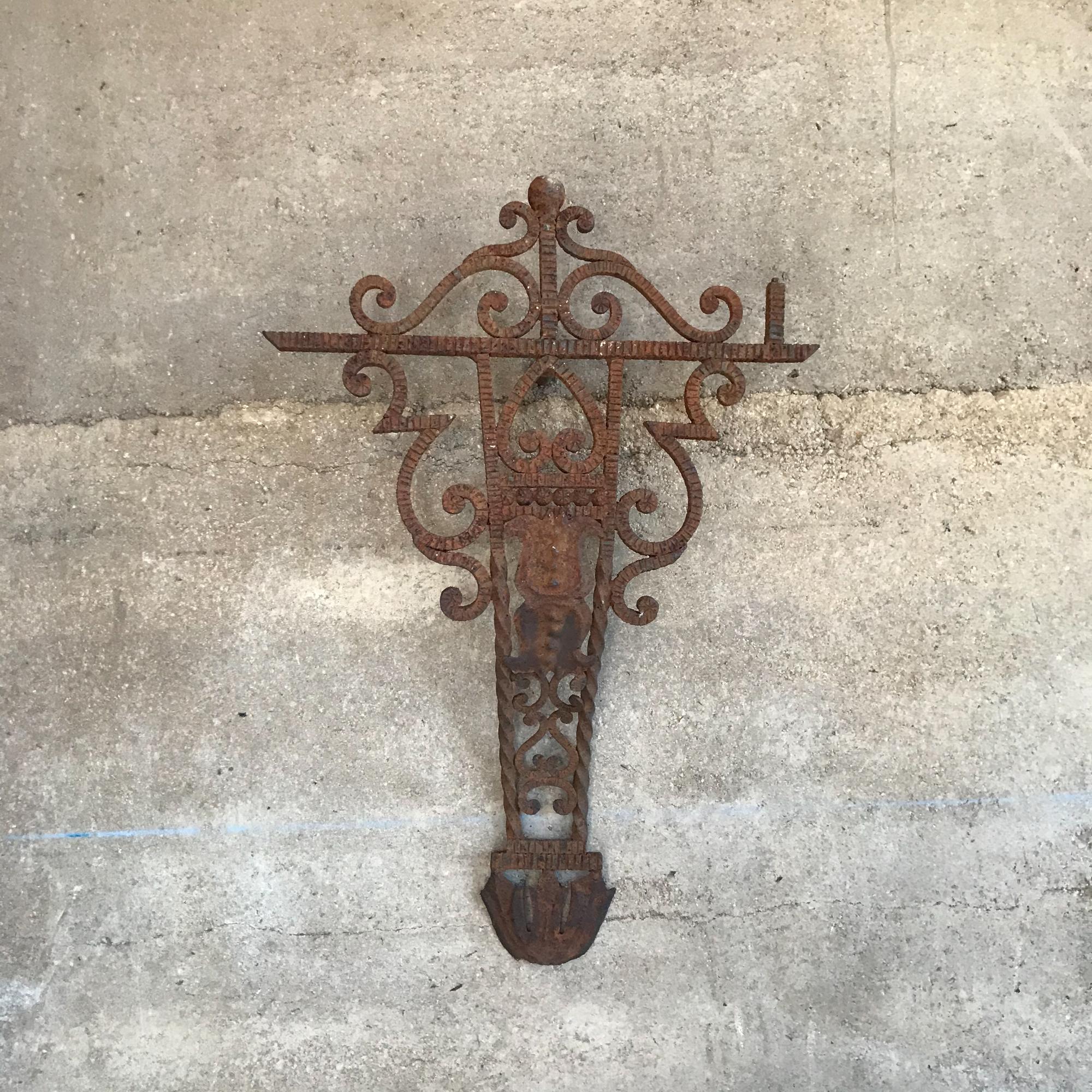 Stunning antique Art architectural salvage Wall Cross in cast iron, Mexico circa 1920s
Ornate intricate detail rustic beauty in a brilliant design.
Dimensions: 20