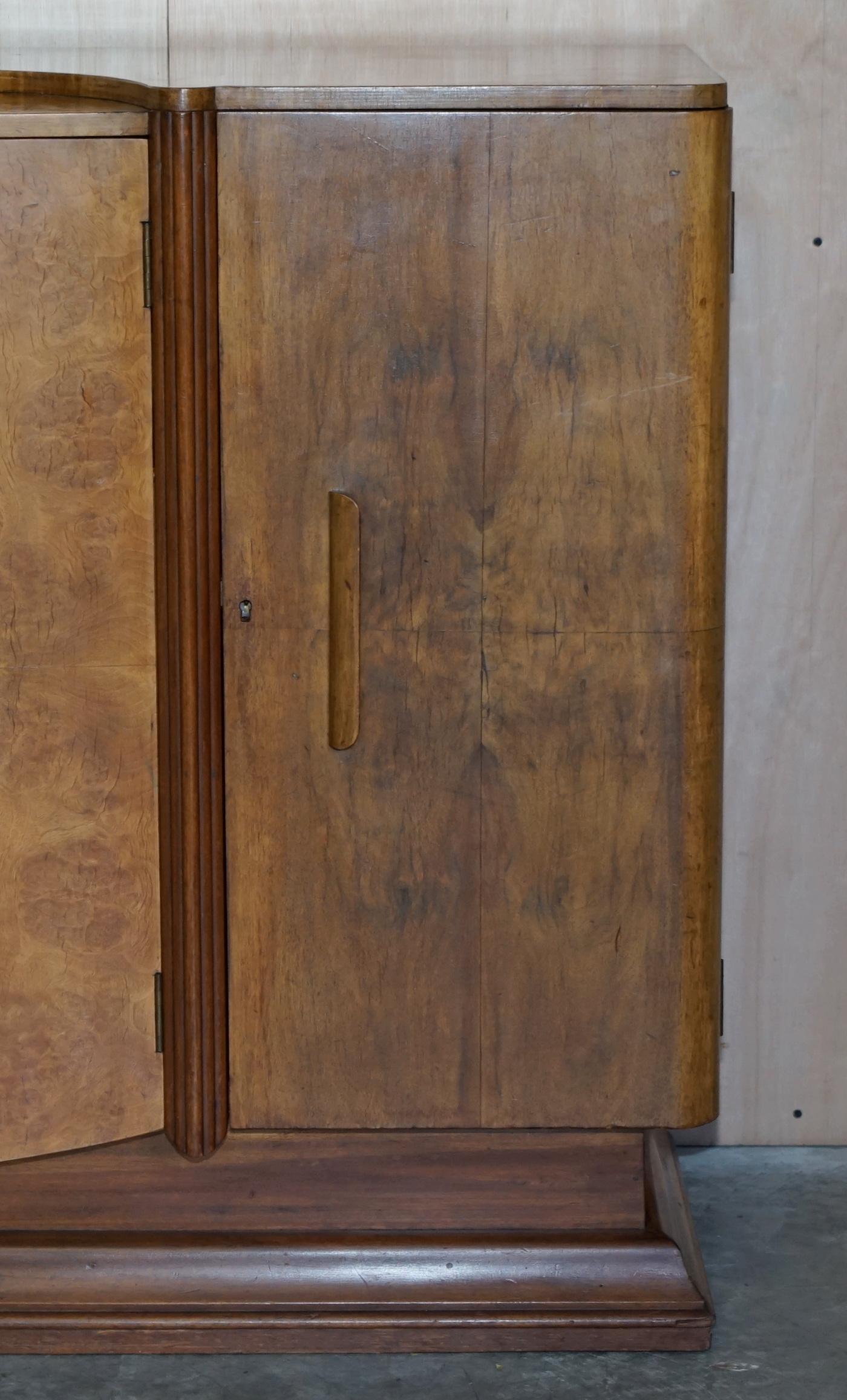 Atemberaubendes antikes Art-Déco-Sideboard aus Wurzelnussholz mit Schubladen und Getränkeschrank (Walnuss) im Angebot