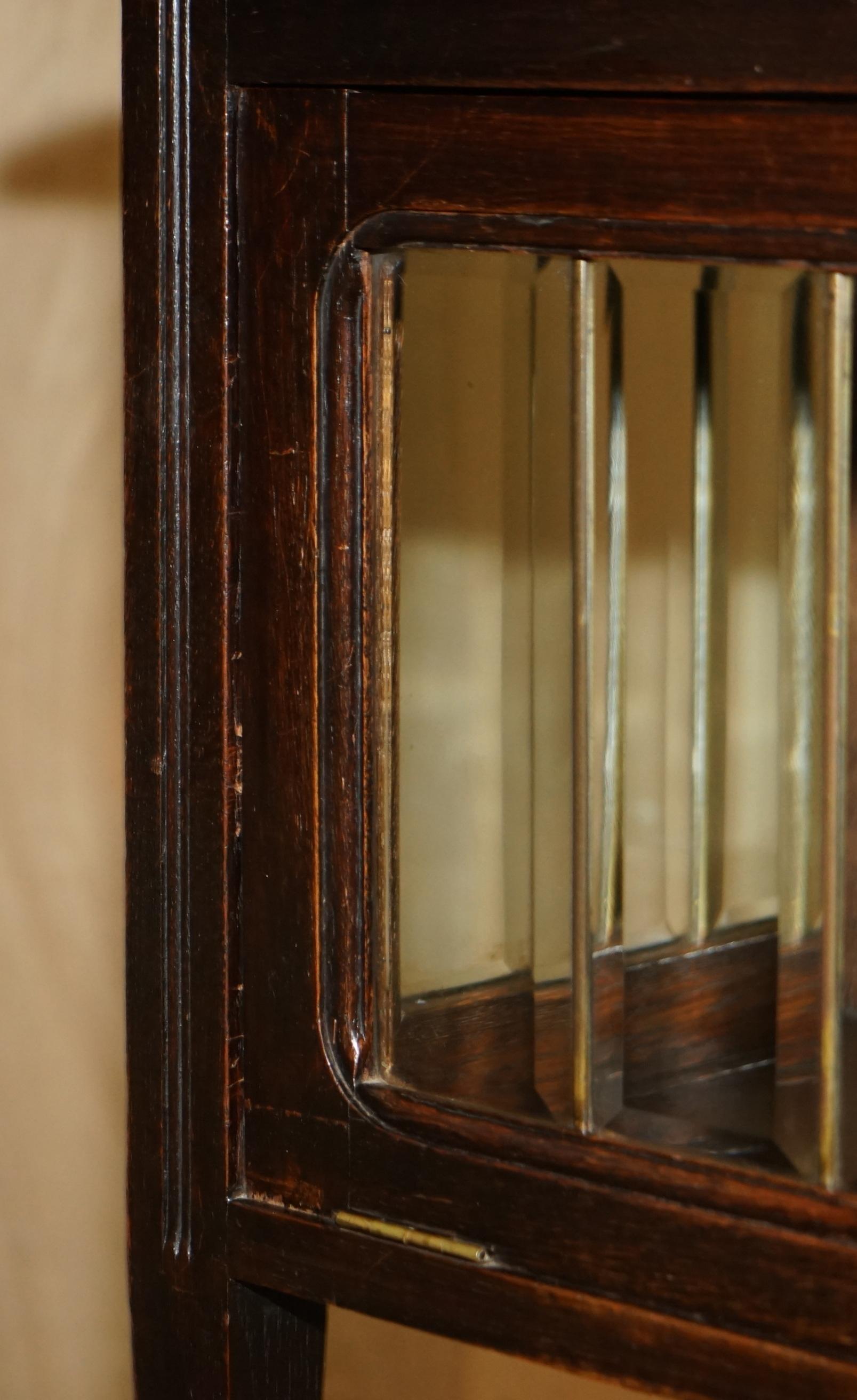 Hand-Crafted Stunning Antique Art Deco Fluted Glass Drinks Bar Table with Removable Tray Top