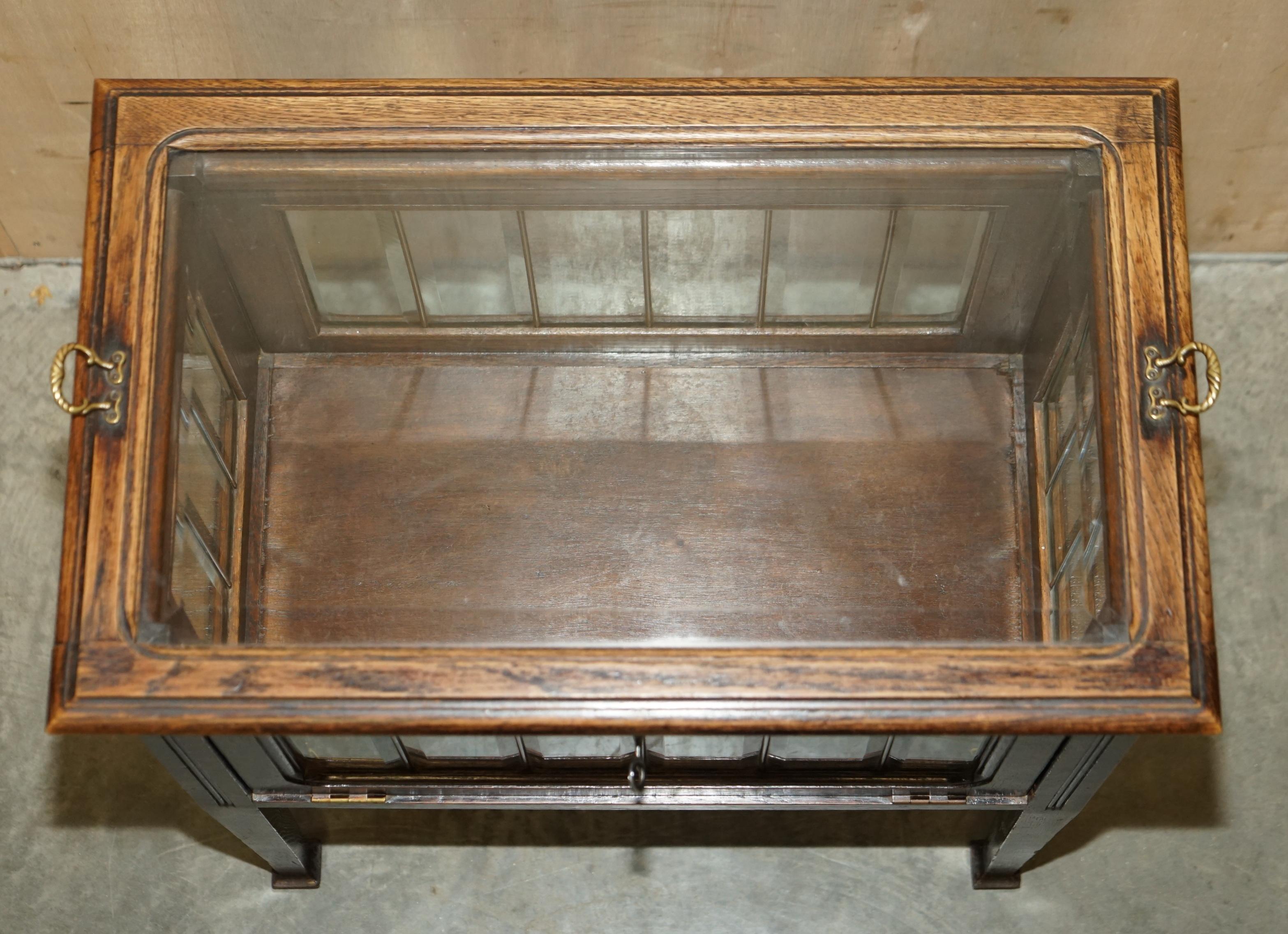 Early 20th Century Stunning Antique Art Deco Fluted Glass Drinks Bar Table with Removable Tray Top