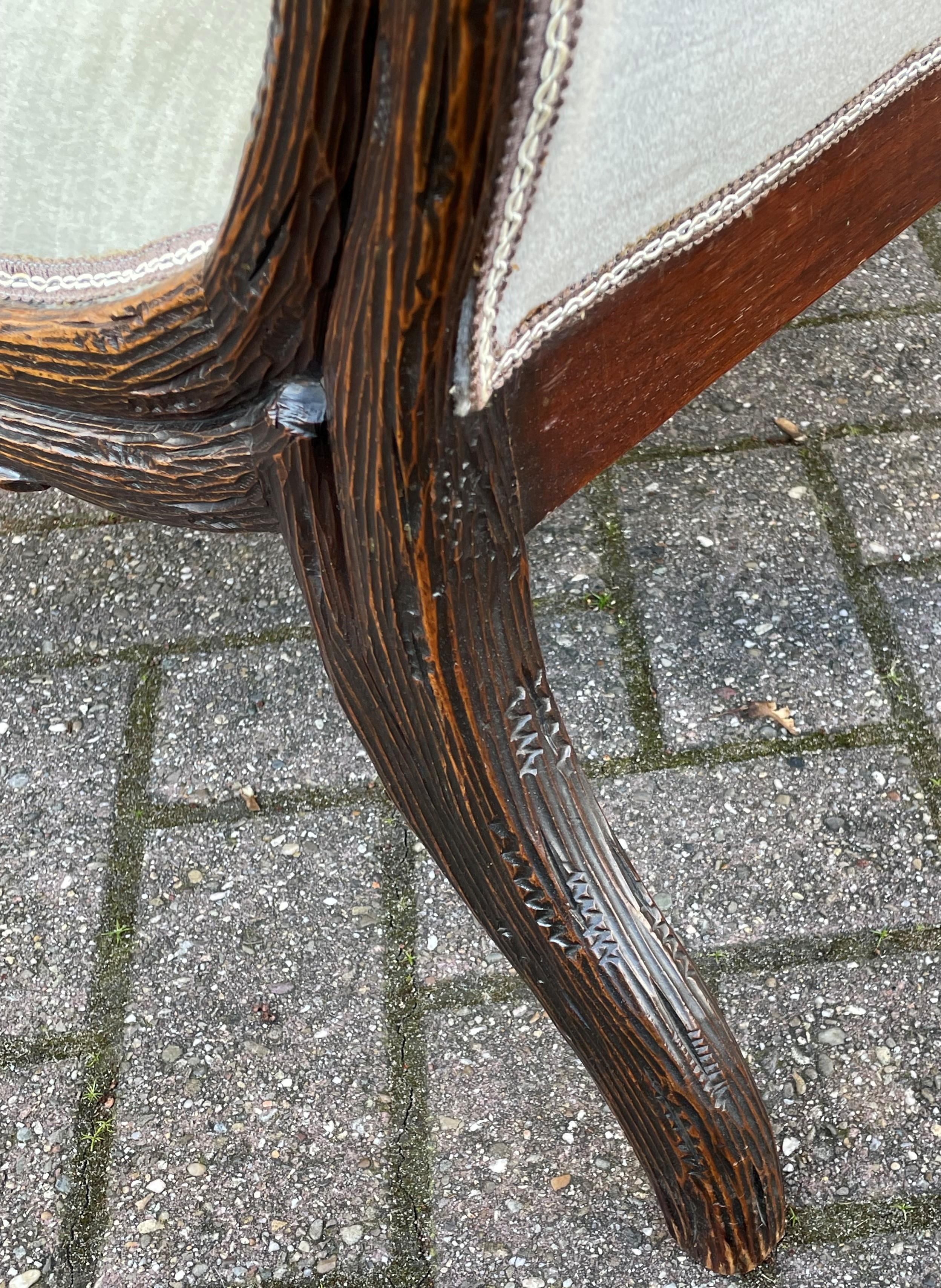 Superbe chaise de cheminée ancienne de la Forêt-Noire par Horrix avec Excellente tapisserie d'ameublement en vente 8