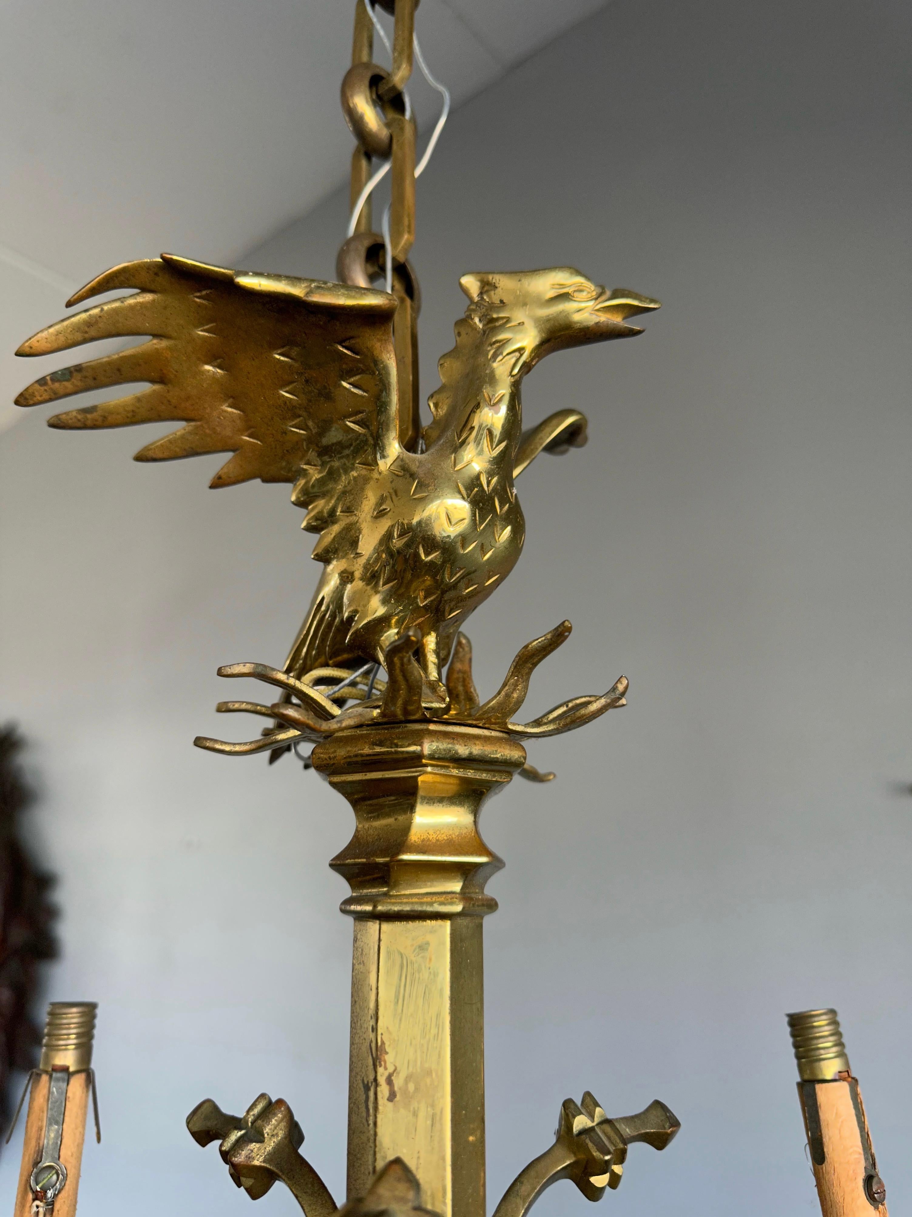 Awesome Antique Bronze Gothic Art Neun-Licht-Kronleuchter mit Phoenix-Skulptur aus Bronze (Vergoldet) im Angebot