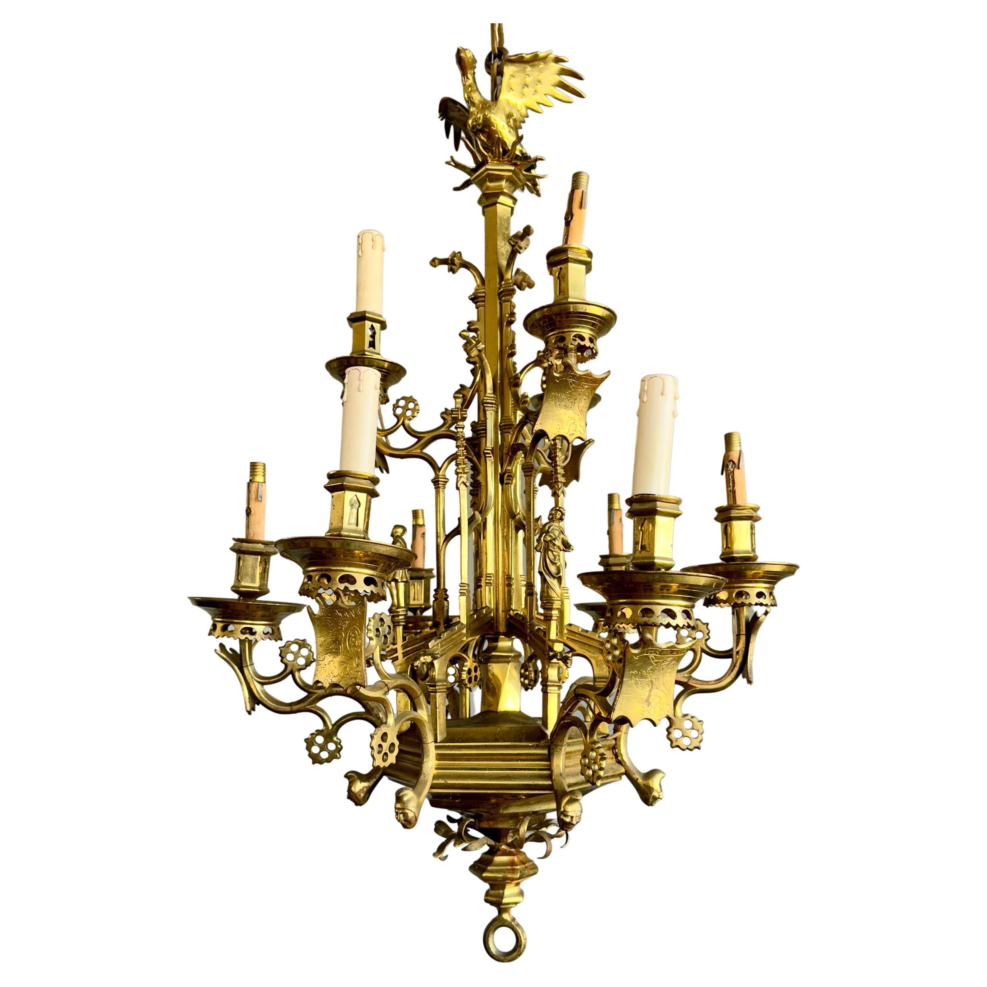 Superbe lustre à neuf lumières en bronze ancien de style gothique avec sculpture de Phoenix en vente