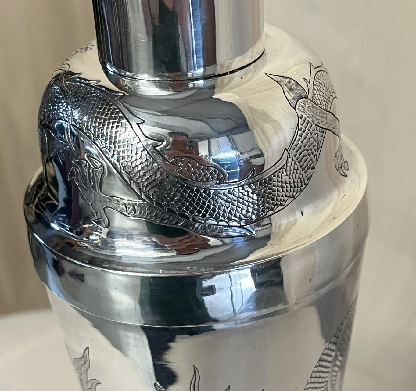 STUNNING ANTIQUE CIRA 1900 STERLINGSILBER CHiNESE EXPORT DRAGON COCKTAIL SHAker (Handgefertigt) im Angebot