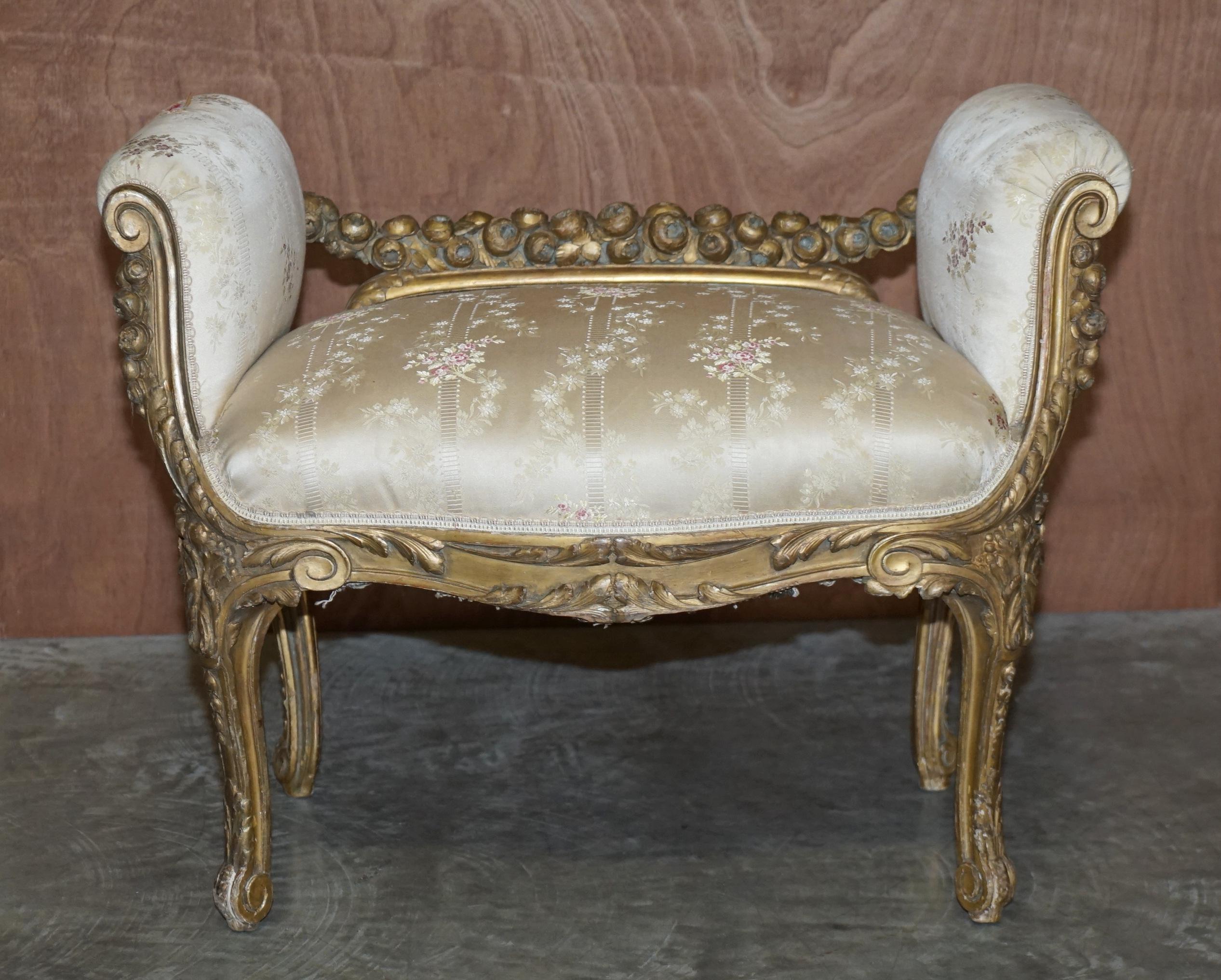 We are delighted to offer this stunning ornately carved circa 1840 French Giltwood window seat bench 

A very decorative and well made piece, it has all original carving which look to be rosebuds, it is a very rare form of carving. The giltwood