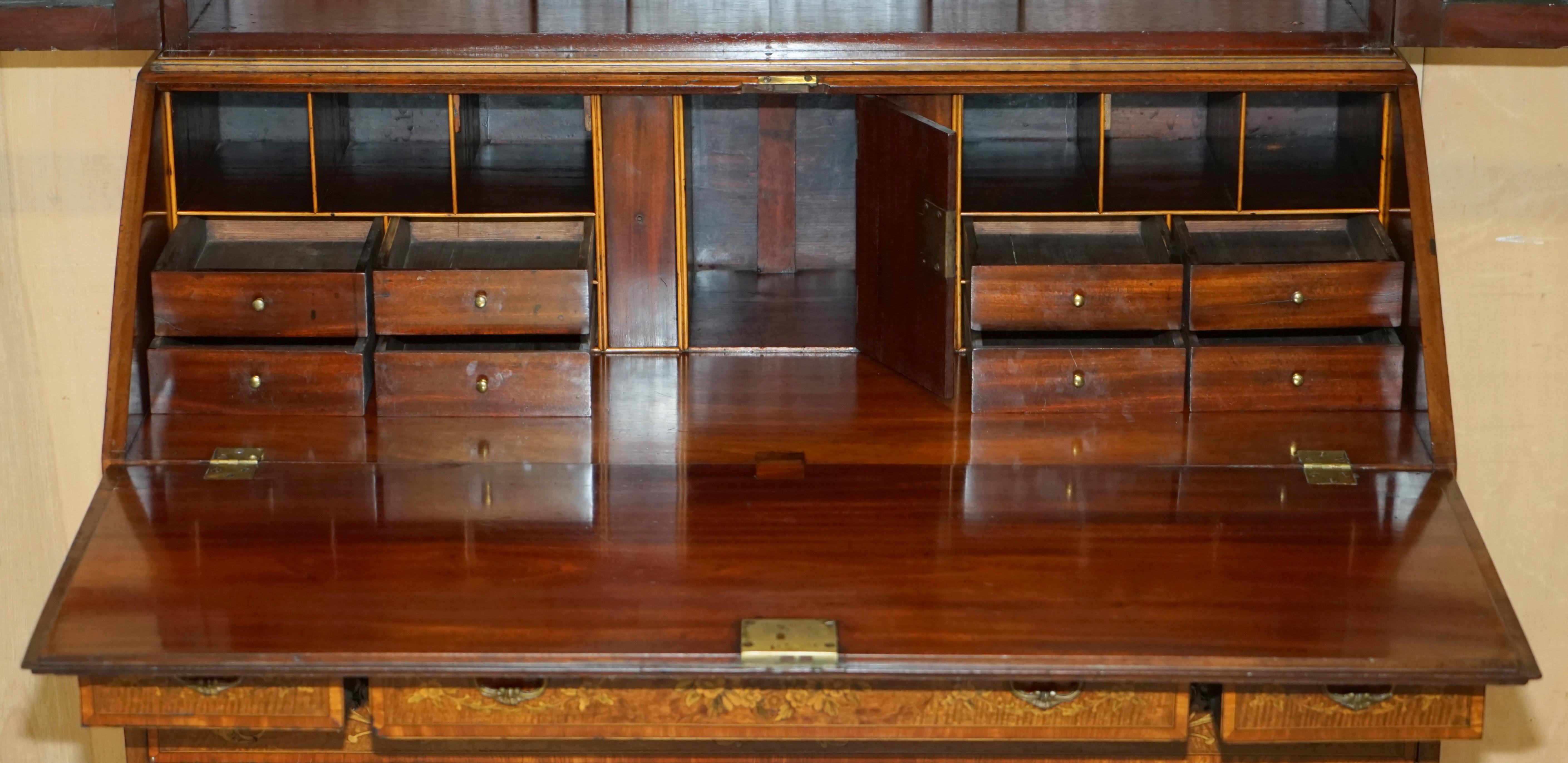 STUNNiNG ANTIQUE CIRCA 1840 SHERATON REVIVAL LIBRARY BUREAU BOOKCASE ON DRAWERS For Sale 12