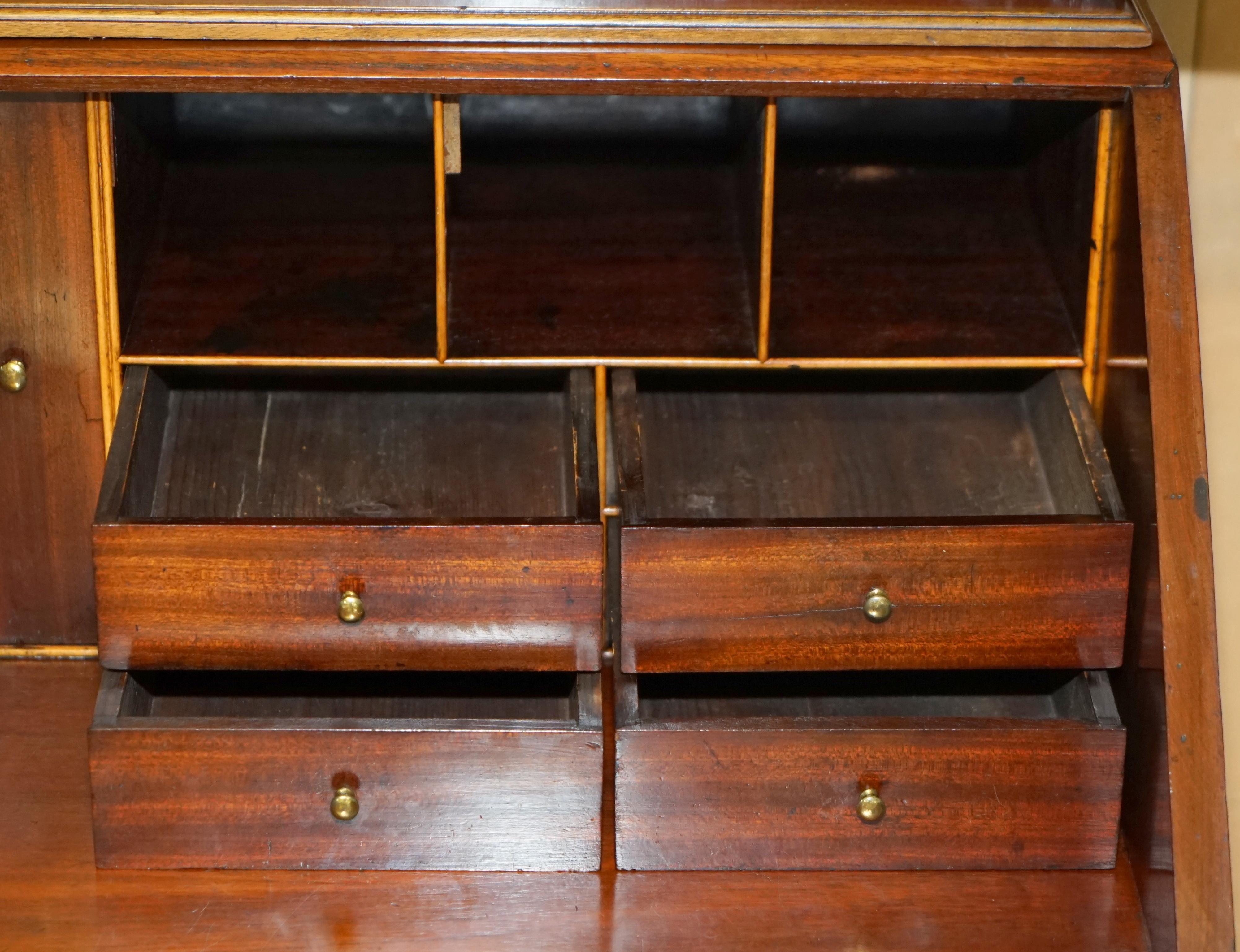 STUNNiNG ANTIQUE CIRCA 1840 SHERATON REVIVAL LIBRARY BUREAU BOOKCASE ON DRAWERS For Sale 13