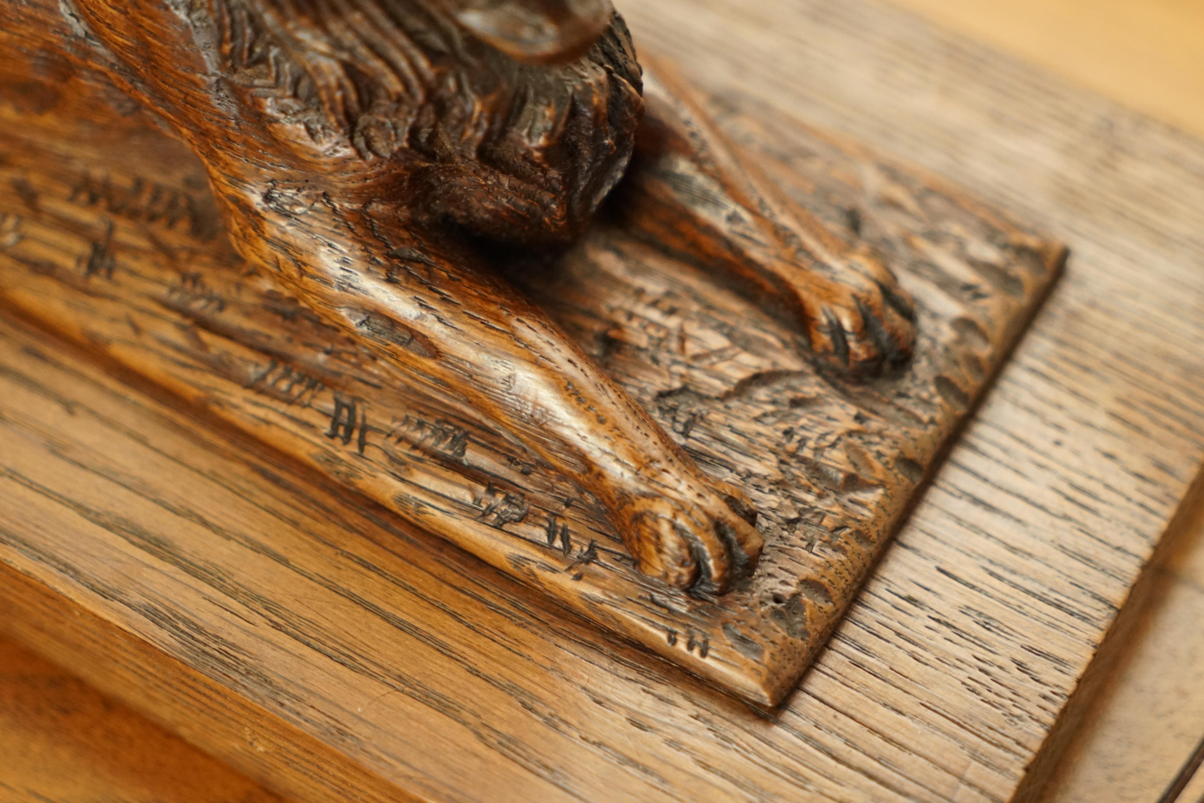 Stunning Antique circa 1860 Hand Carved English Oak Recumbent Lion Statue For Sale 6