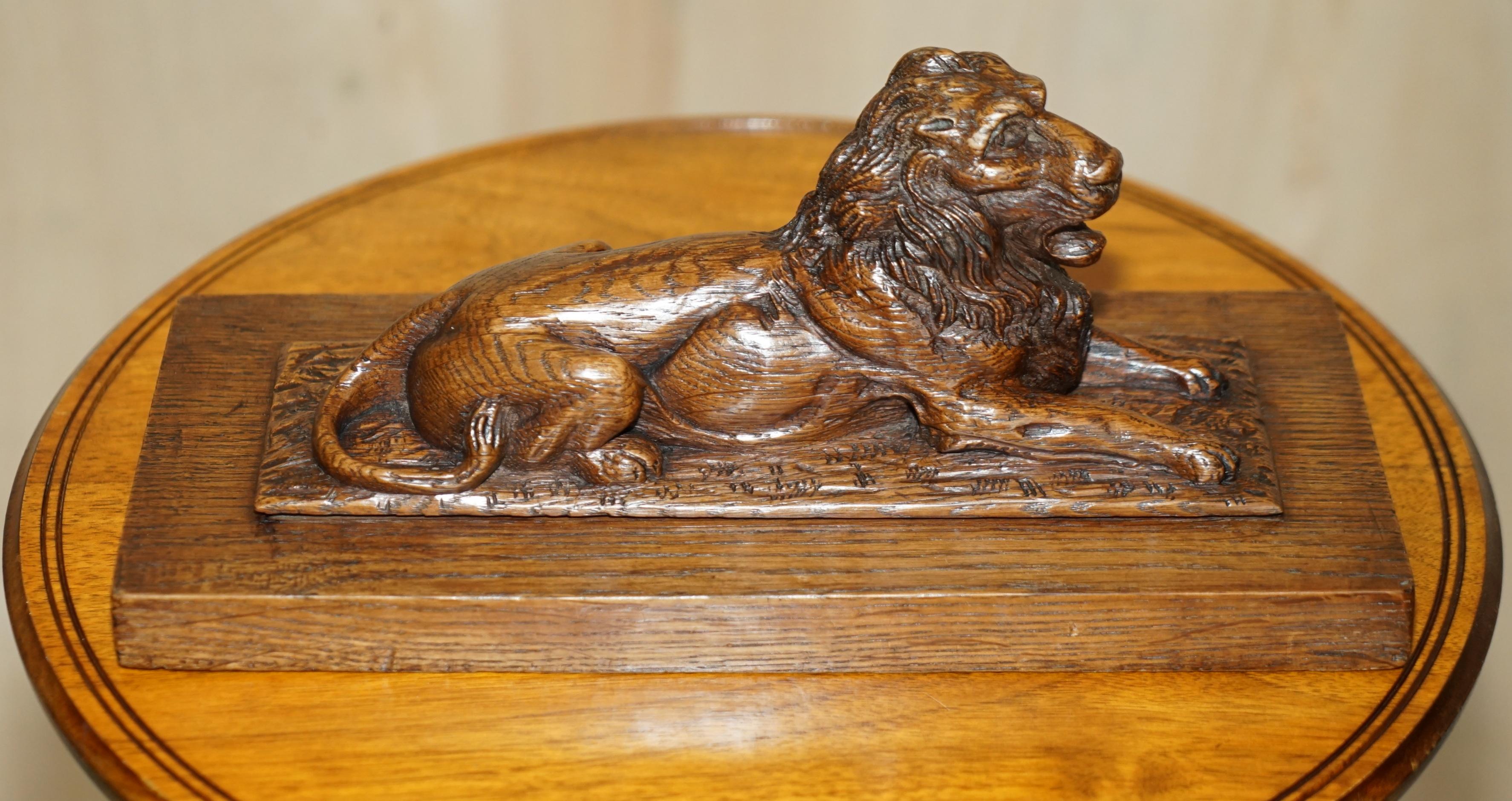 Atemberaubende antike circa 1860 Hand geschnitzt Englisch Oak Recumbent Lion Statue (Handgefertigt) im Angebot