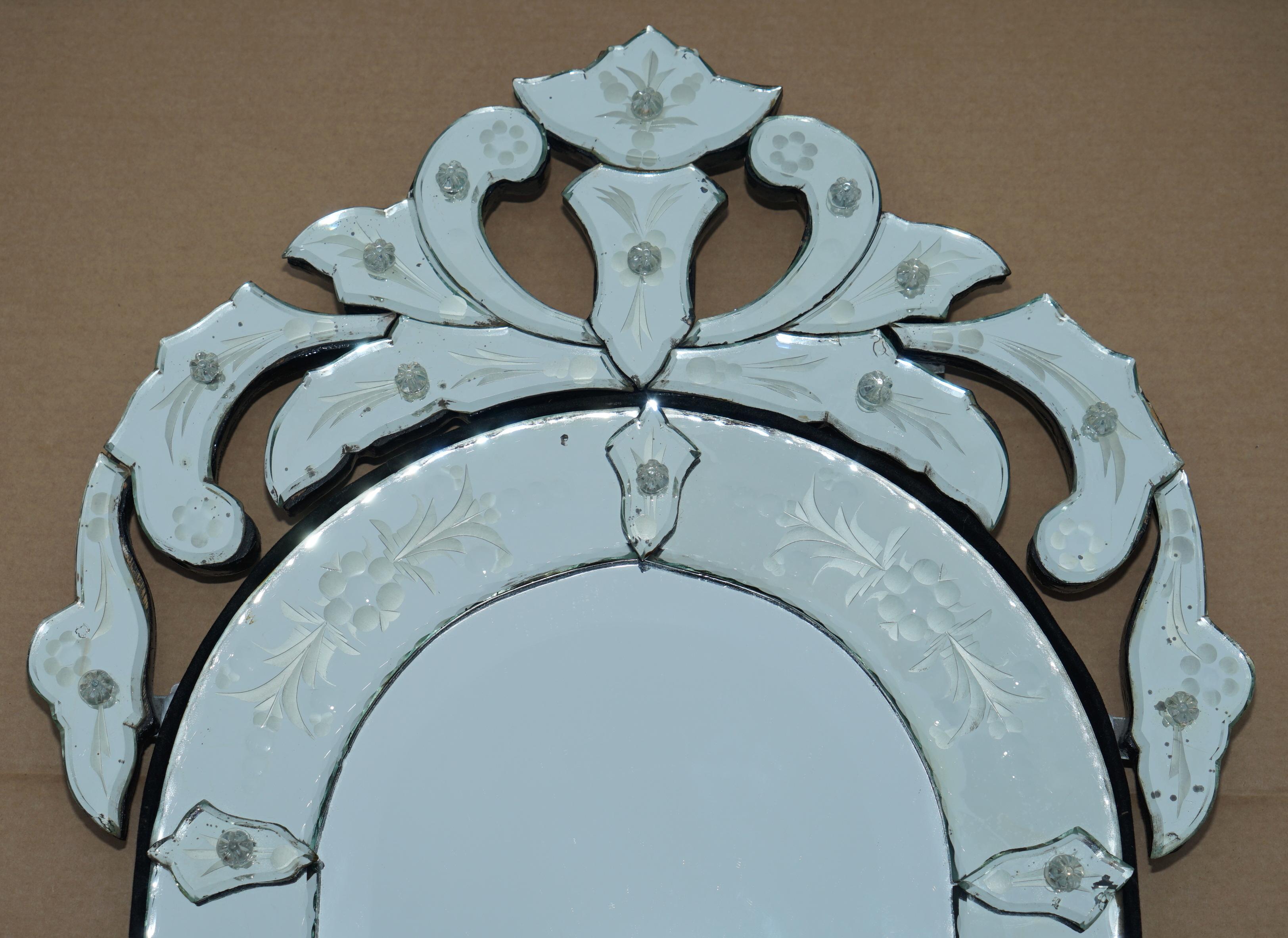 STUNNING ANTIQUE CiRCA 1910 VENETIAN ETCHED GLASS DOMED TOP WALL MIRROR For Sale 2