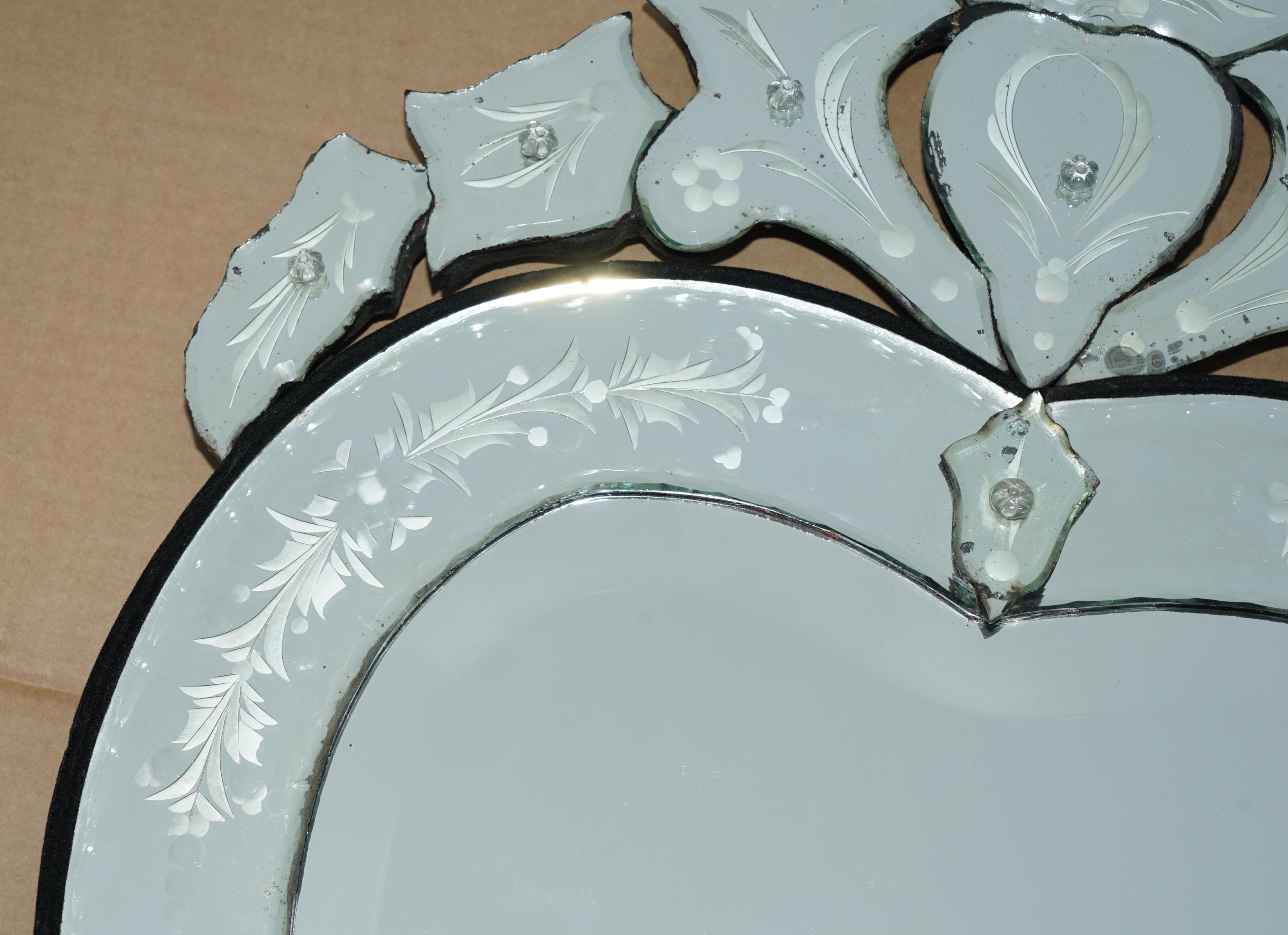 Specchio STUPENDO VETRINO ANTICO CIRCA 1910 IN VETRINA ETCHED A FORMA DI CUORE A PARETE in vendita