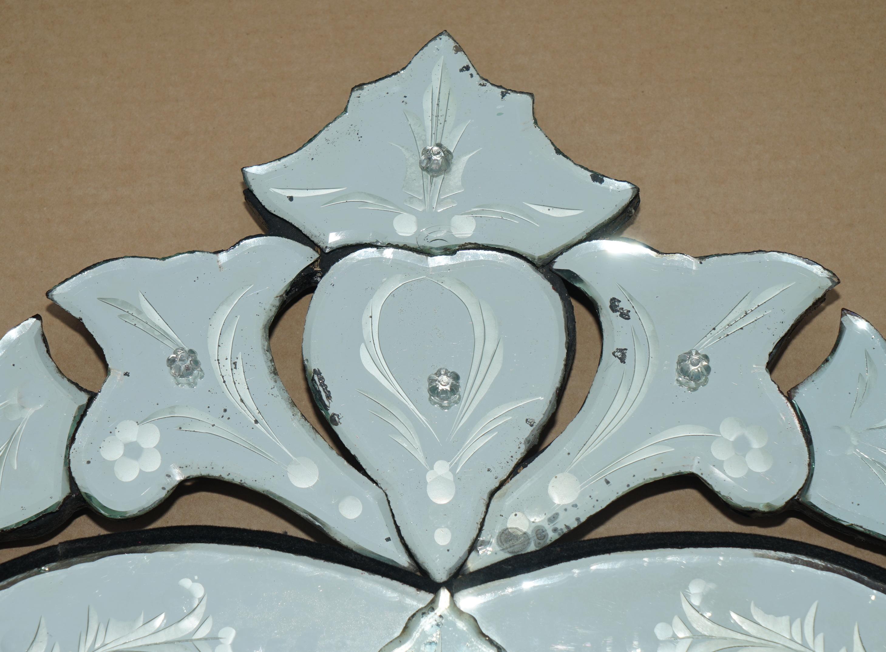 STUPENDO VETRINO ANTICO CIRCA 1910 IN VETRINA ETCHED A FORMA DI CUORE A PARETE in vendita 1
