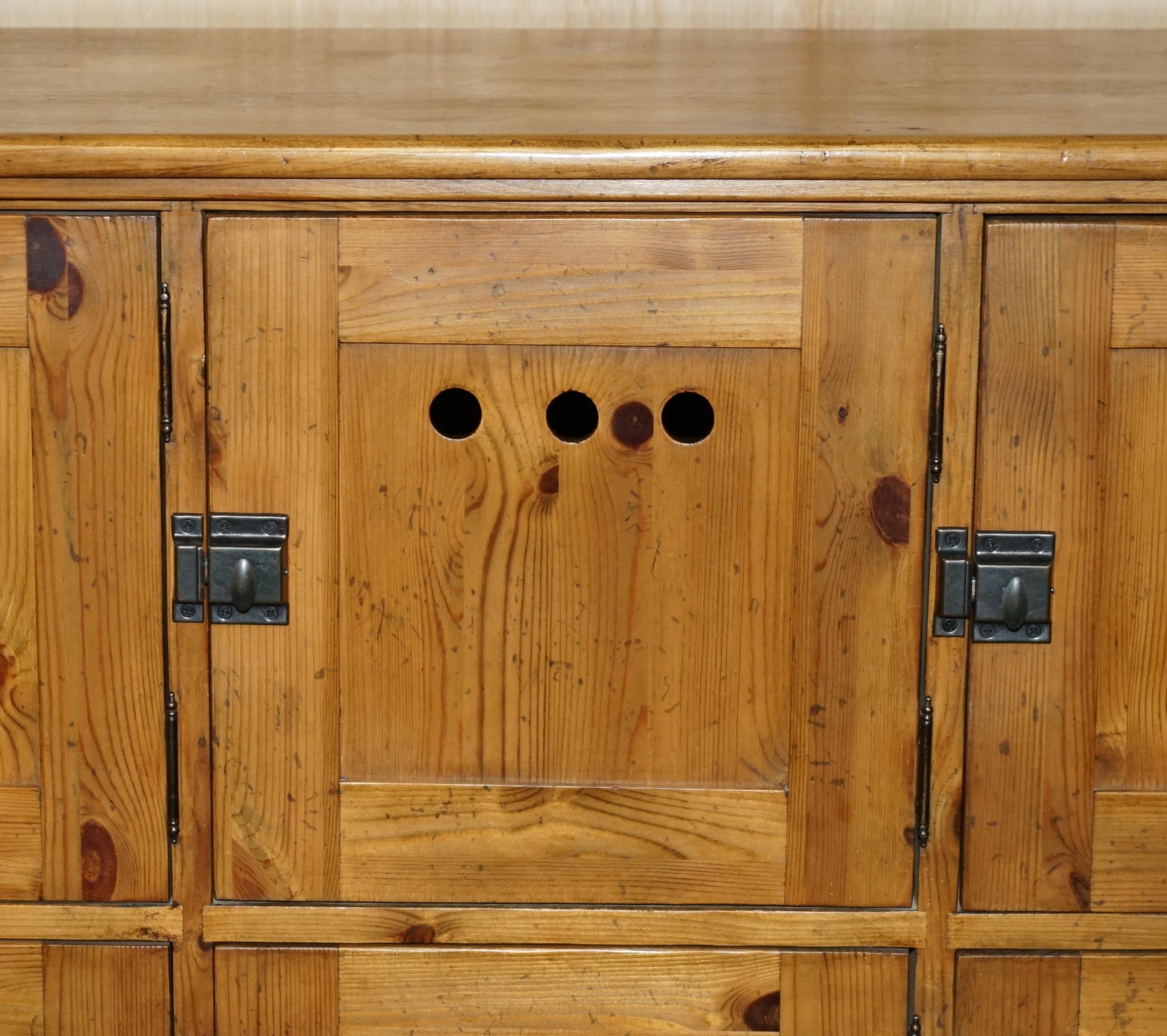 English STUNNING ANTiQUE CIRCA 1930'S ENGLISH OAK LOCKER CABINET IDEAL FOR STORING SHOES For Sale