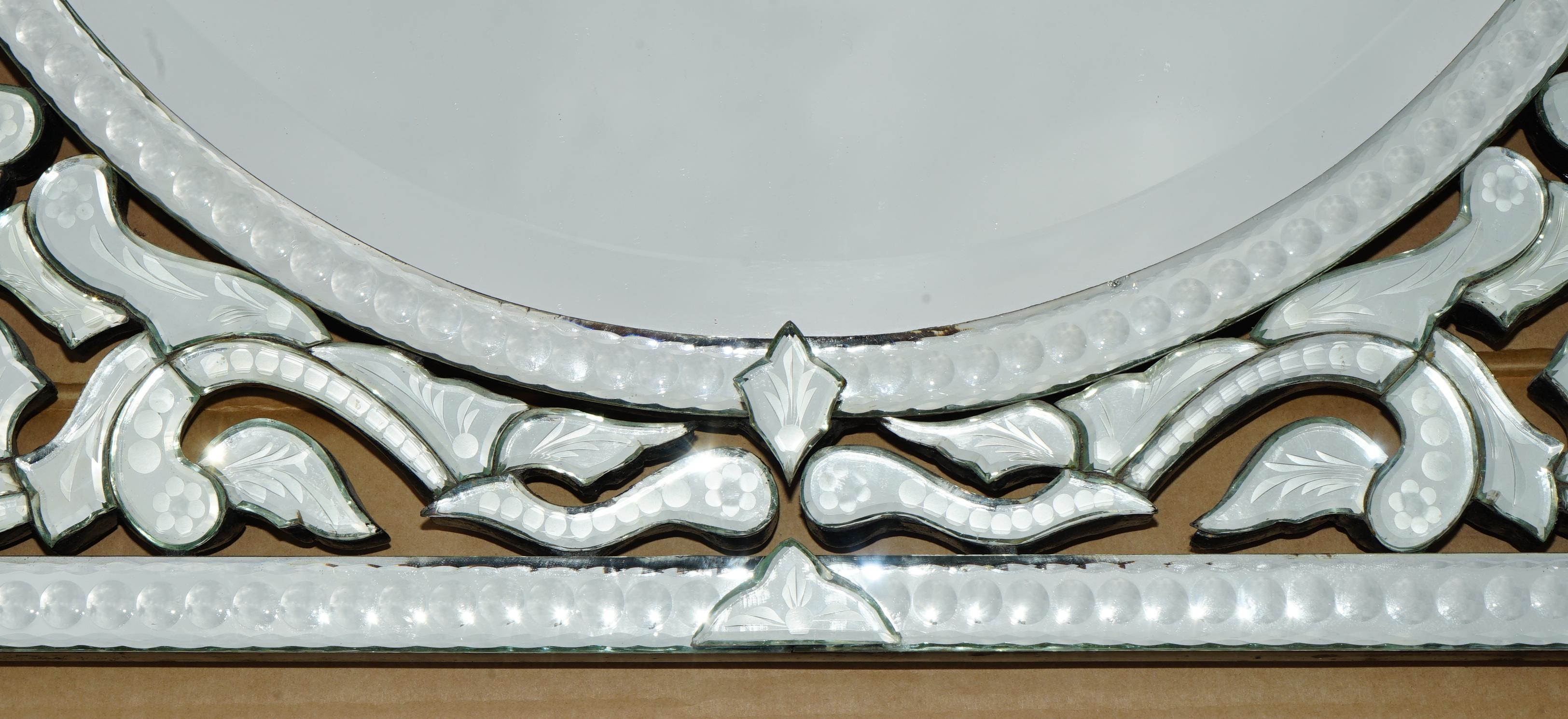 STUPENDO SPECCHIO DA PARETE ANTICO CIRCA 1930 VENEZIANO TRUMEAU ETCHED FRET WORK in vendita 3