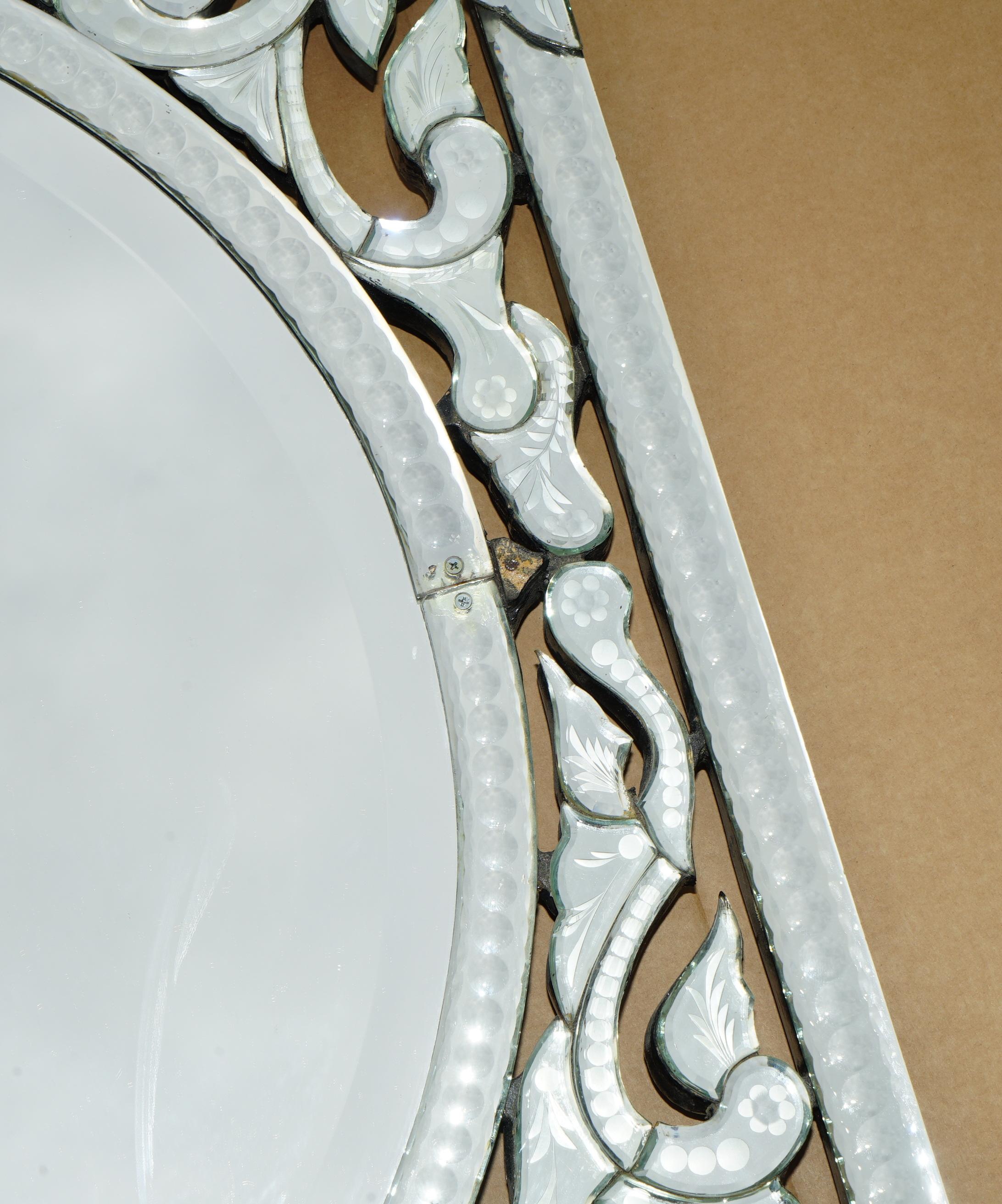 STUPENDO SPECCHIO DA PARETE ANTICO CIRCA 1930 VENEZIANO TRUMEAU ETCHED FRET WORK in vendita 4