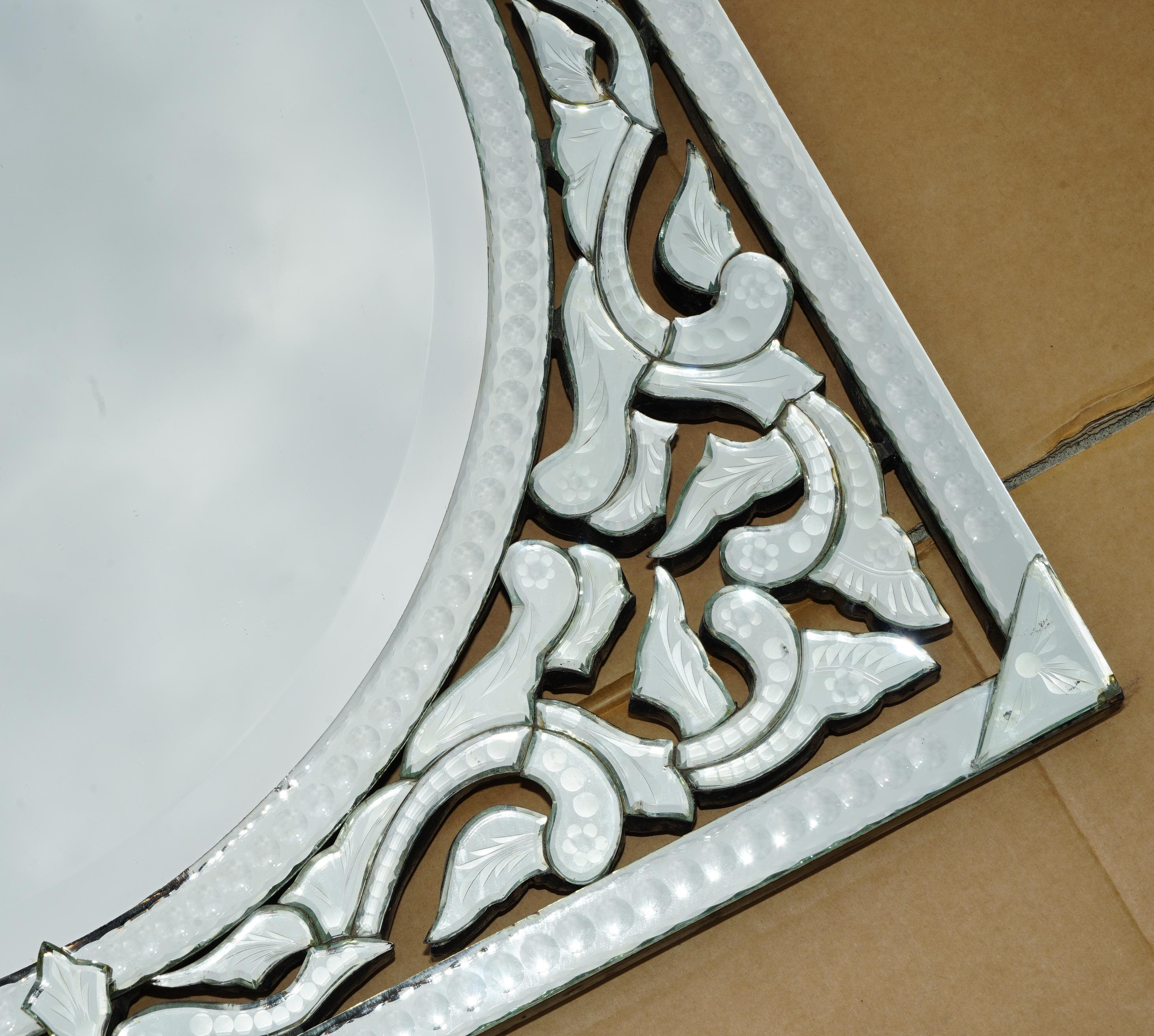 STUPENDO SPECCHIO DA PARETE ANTICO CIRCA 1930 VENEZIANO TRUMEAU ETCHED FRET WORK in vendita 6