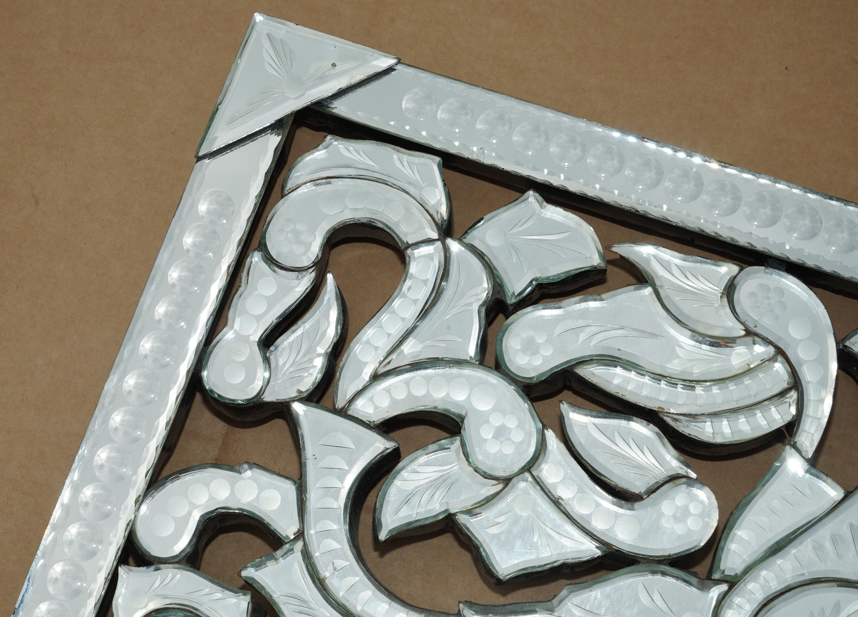 STUPENDO SPECCHIO DA PARETE ANTICO CIRCA 1930 VENEZIANO TRUMEAU ETCHED FRET WORK in vendita 8
