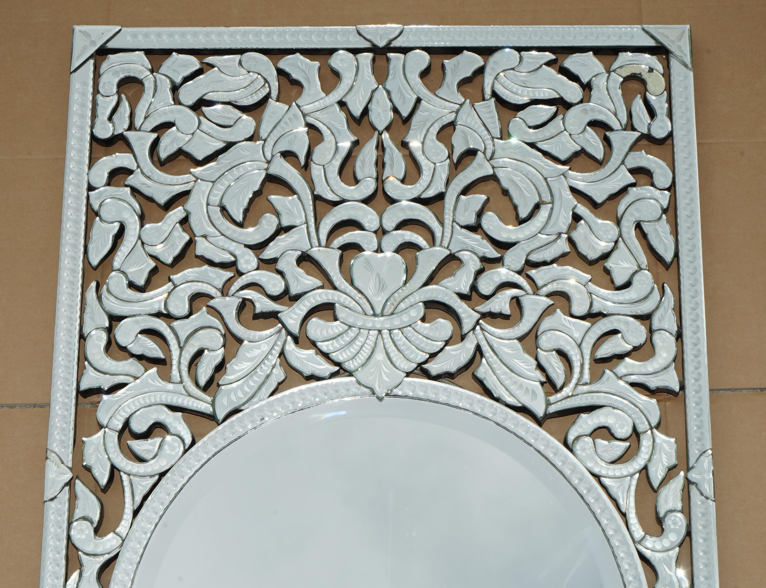 Art Déco STUPENDO SPECCHIO DA PARETE ANTICO CIRCA 1930 VENEZIANO TRUMEAU ETCHED FRET WORK in vendita