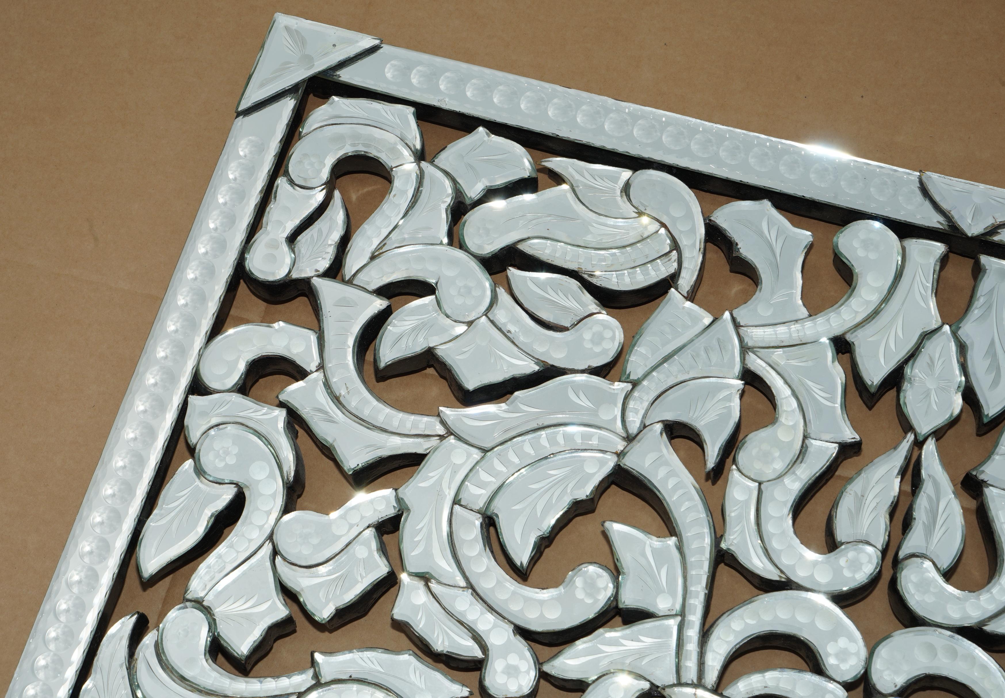 Realizzato con acquaforte STUPENDO SPECCHIO DA PARETE ANTICO CIRCA 1930 VENEZIANO TRUMEAU ETCHED FRET WORK in vendita