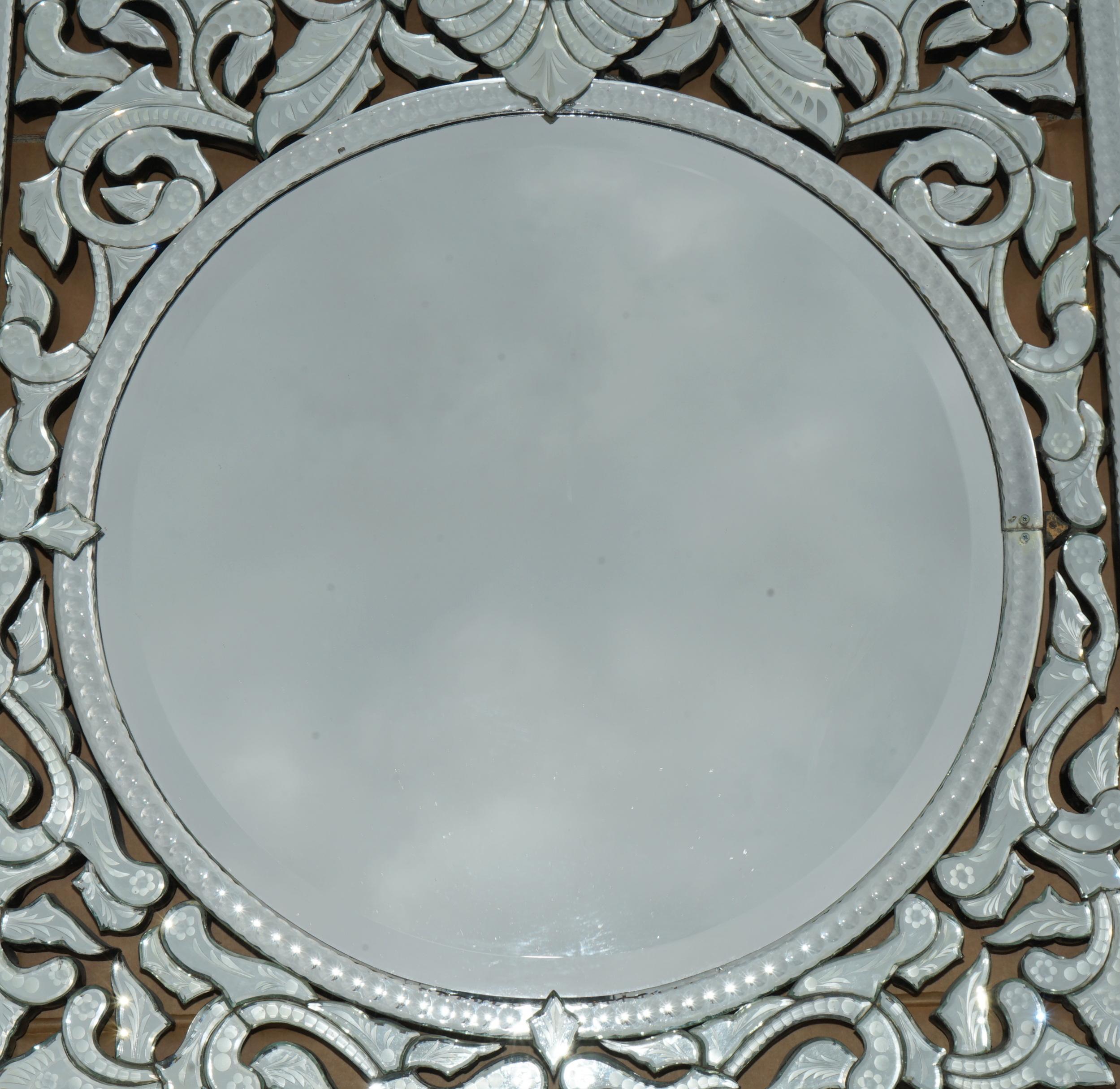 STUPENDO SPECCHIO DA PARETE ANTICO CIRCA 1930 VENEZIANO TRUMEAU ETCHED FRET WORK in vendita 1