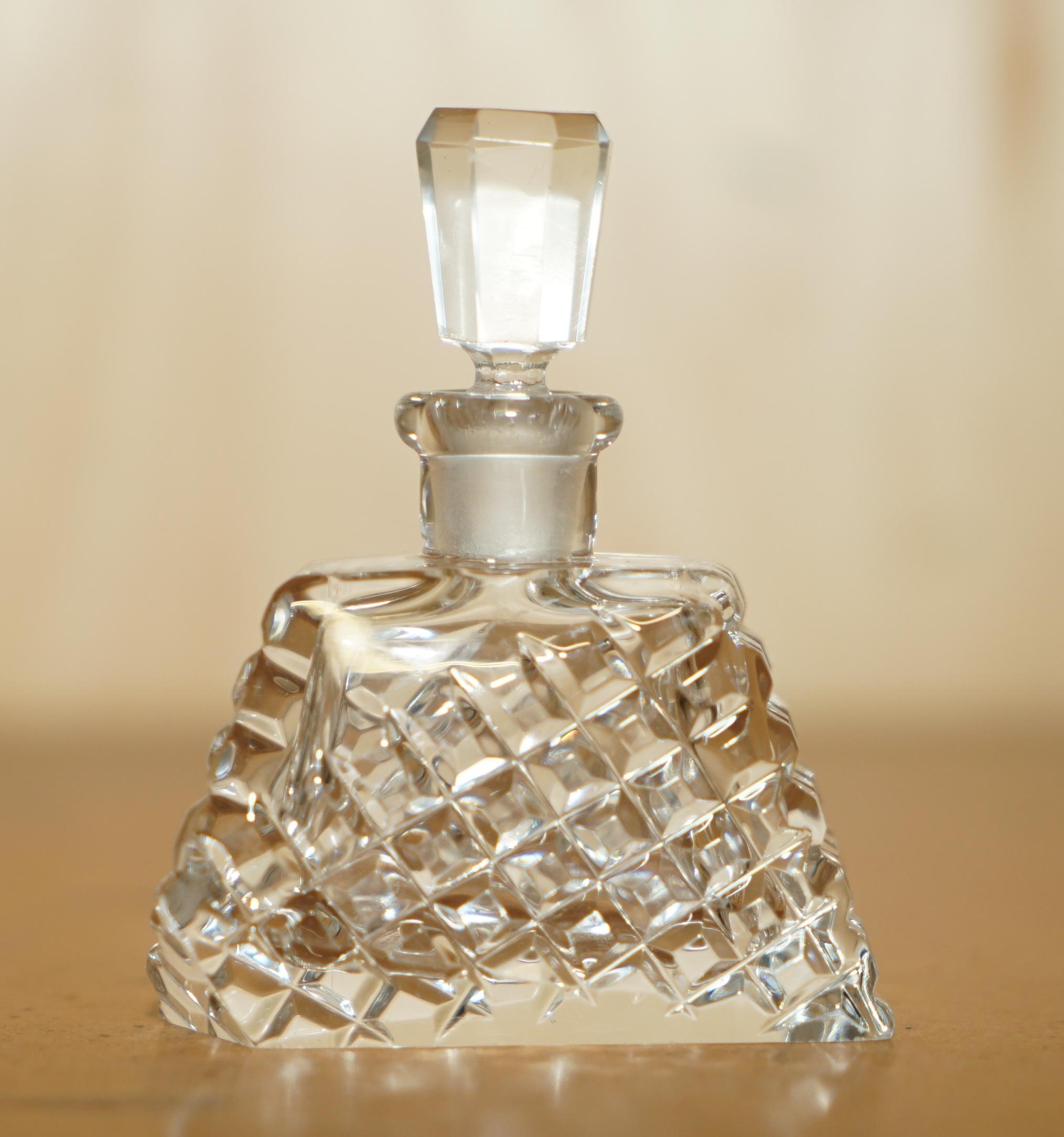 English STUNNING ANTIQUE CUT GLASS CRYSTAL COLLECTABLE DRESSiNG TABLE PERFUME BOTTLE For Sale