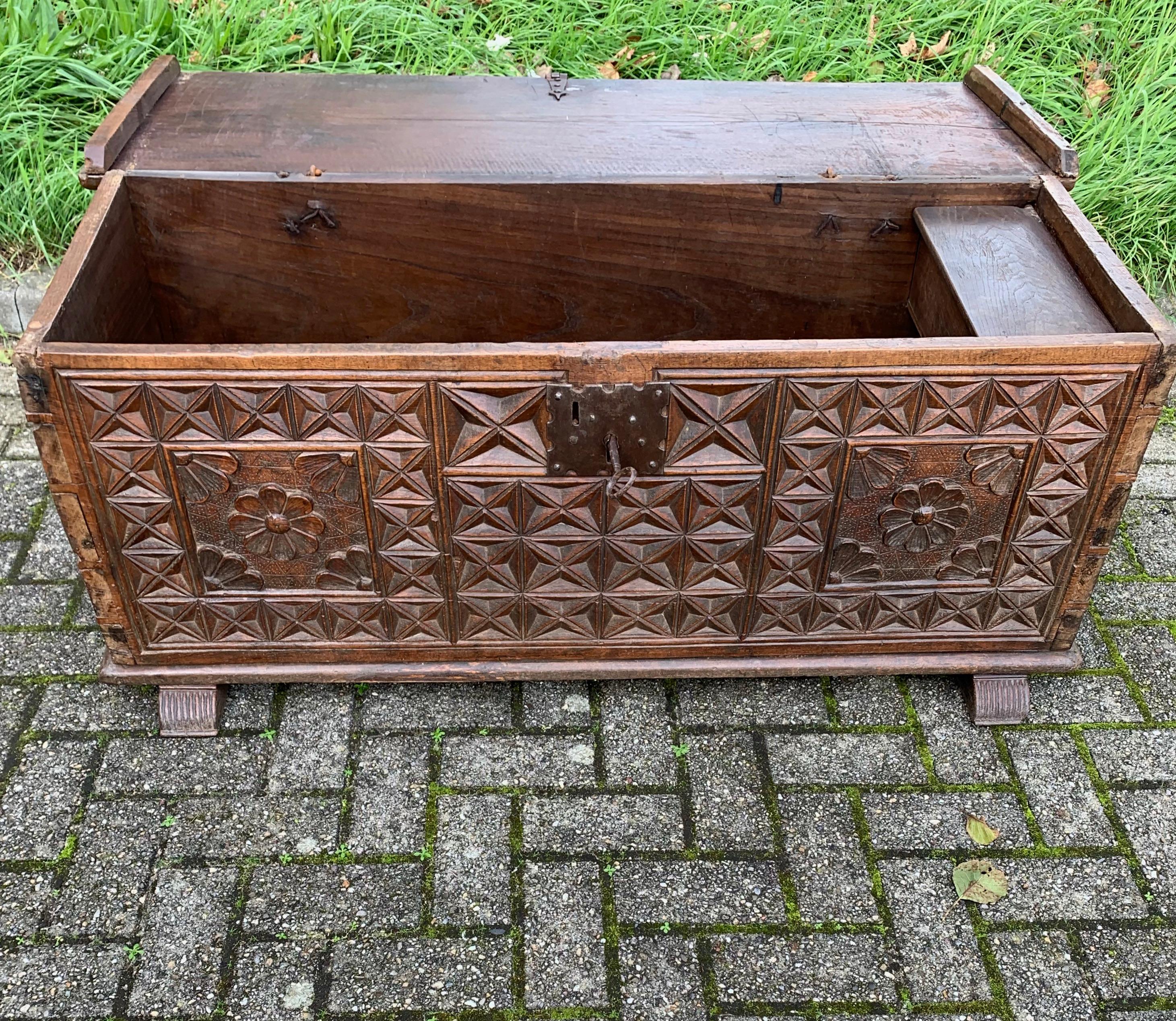 Stunning Antique, Early 1700s Hand Carved Wooden Spanish Blanket Chest / Trunk 3