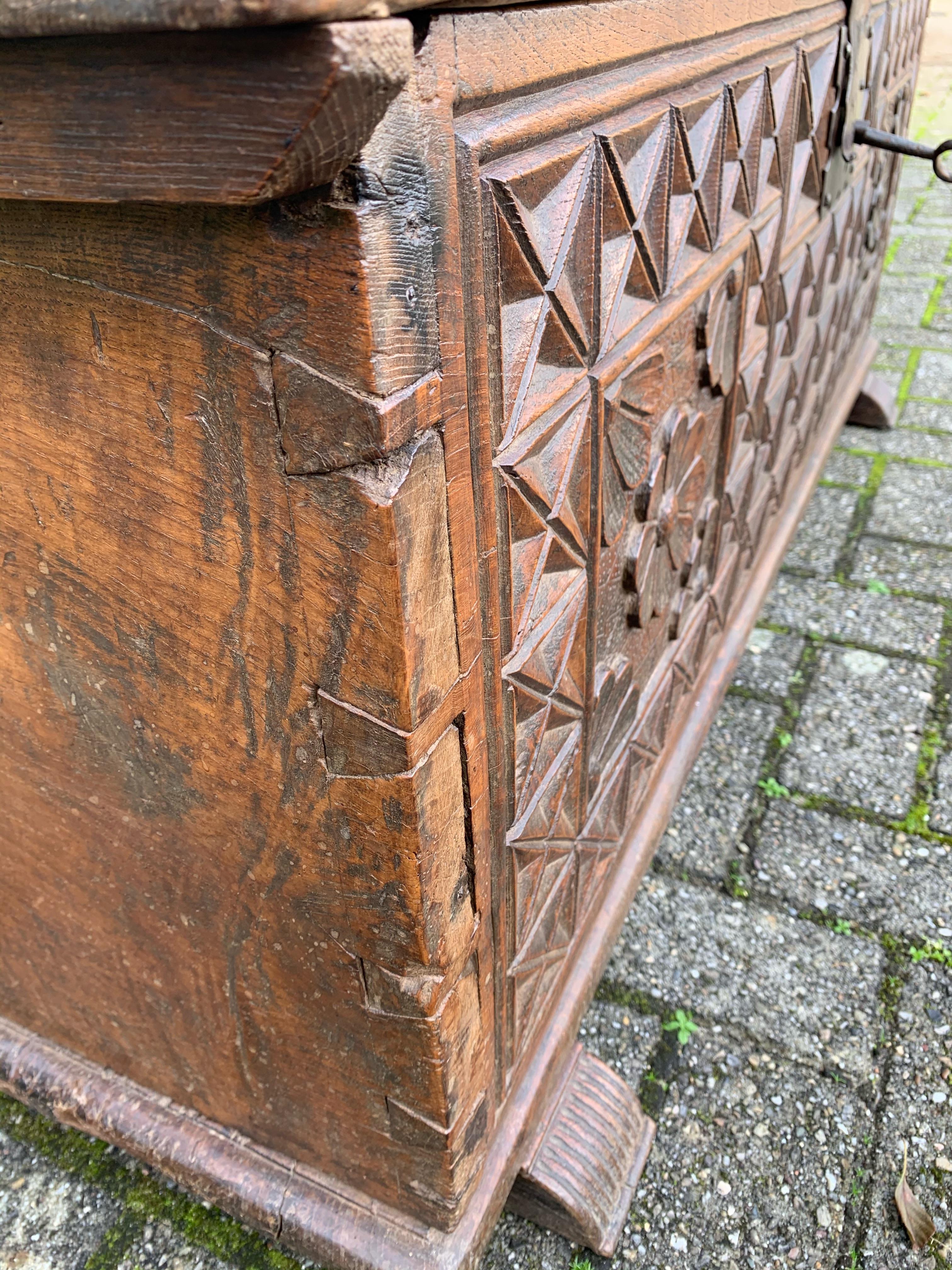 Stunning Antique, Early 1700s Hand Carved Wooden Spanish Blanket Chest / Trunk 7